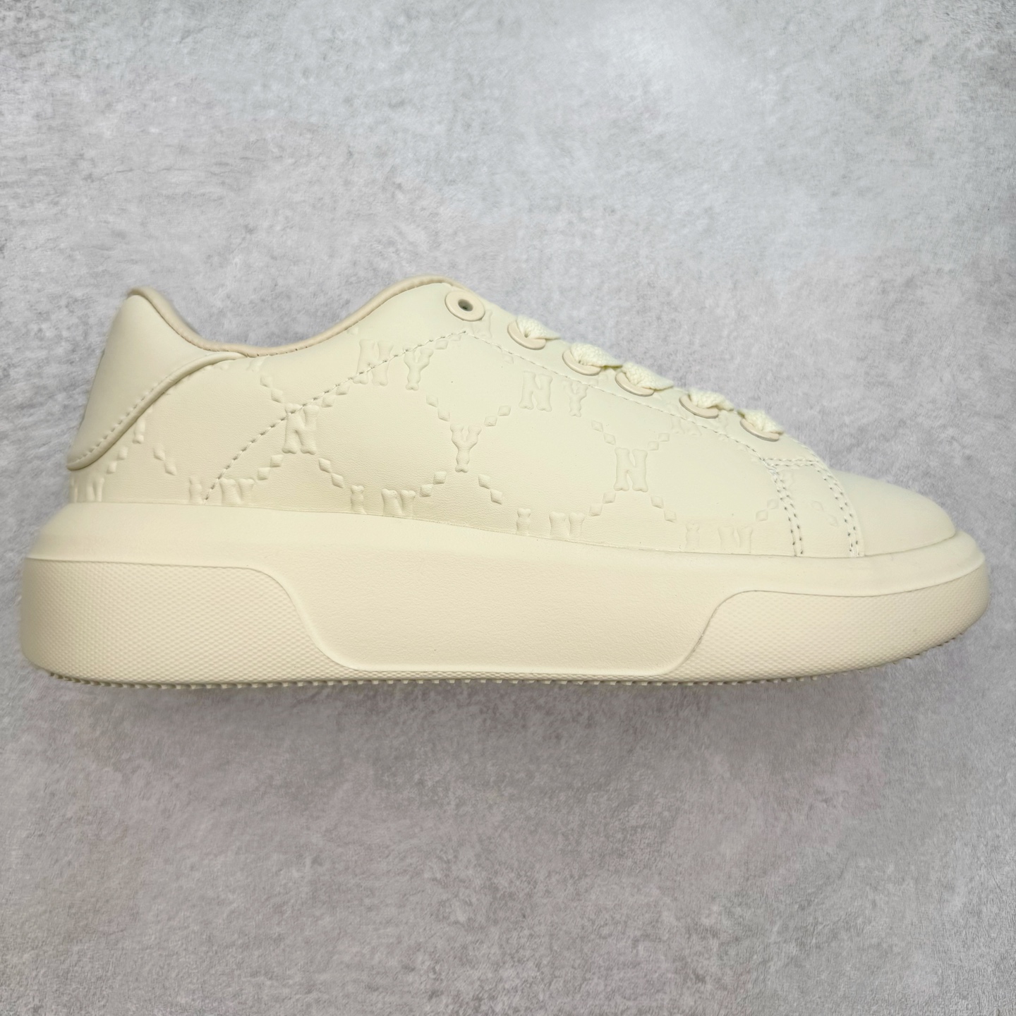 图片[8]-＃福利特价 MLB Chukky Classic 经典老爹风轻量增高厚底百搭休闲运动慢跑鞋 原楦原纸版数据开发#采用优质轻量克重纤维移膜皮革及透气网面鞋面材质#全新独立4cm厘米外增高轻质发泡大底 尺码：35 36 36.5 37.5 38 38.5 39 40 40.5 41 42 42.5 43 44-选品中心