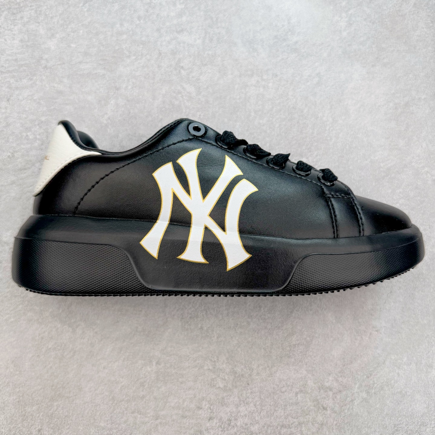 图片[9]-＃福利特价 MLB Chukky Classic 经典老爹风轻量增高厚底百搭休闲运动慢跑鞋 原楦原纸版数据开发#采用优质轻量克重纤维移膜皮革及透气网面鞋面材质#全新独立4cm厘米外增高轻质发泡大底 尺码：35 36 36.5 37.5 38 38.5 39 40 40.5 41 42 42.5 43 44-选品中心