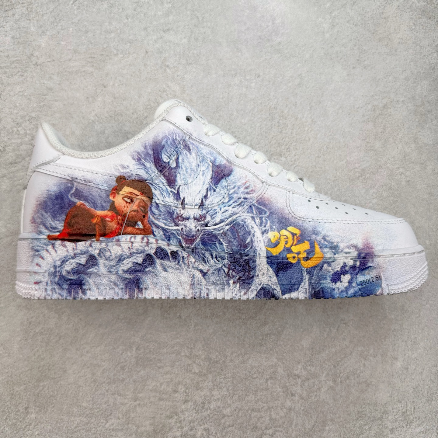 图片[9]-＃XT纯原 NK Air Force 1´07 Low 空军一号低帮百搭休闲运动板鞋 顶级批次 2022全新楦头鞋型 鱼鳞大底 历时开发三个月 清洁度完美 二维码鞋标 内置芯片及solo气垫 大底高度及其弧度依照正品 钢印 logo刺绣 鞋口弧度 鞋头长度 鞋面冲孔 鞋垫背胶及钢印 完美鞋型对比正品 每一处都是细节满满 柔软、弹性十足的缓震性能和出色的中底设计 横跨复古与现代的外型结合 造就出风靡全球 三十多年的Force 1 直到今天还深受青睐 实拍调校N版已经零色差零失真 百分百还原实物色彩所见即所得 不存在货不对板色差等低级问题 选购参考实物拍摄 不混卖不参货 只用心做好货严格选品 承诺混一赔十 尺码：36 36.5 37.5 38 38.5 39 40 40.5 41 42 42.5 43 44 44.5 45-选品中心