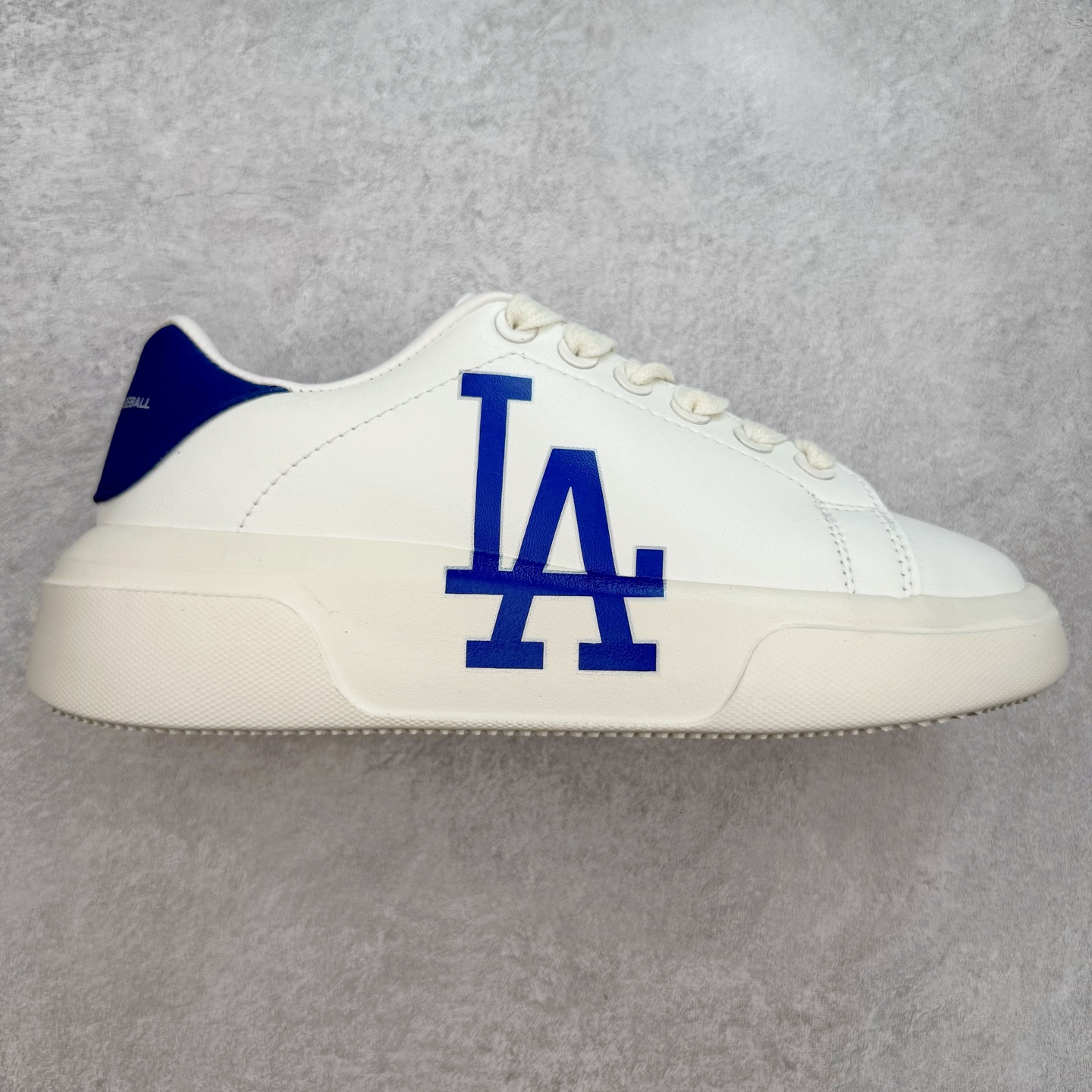 图片[3]-＃福利特价 MLB Chukky Classic 经典老爹风轻量增高厚底百搭休闲运动慢跑鞋 原楦原纸版数据开发#采用优质轻量克重纤维移膜皮革及透气网面鞋面材质#全新独立4cm厘米外增高轻质发泡大底 尺码：35 36 36.5 37.5 38 38.5 39 40 40.5 41 42 42.5 43 44-选品中心