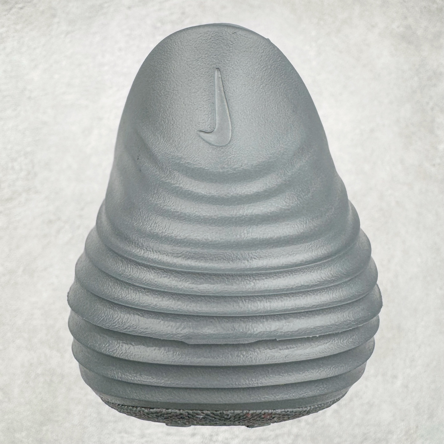 图片[8]-＃DC纯原 NK ReactX Rejuven8 简约舒适百搭洞洞鞋 HV5060-002 重金购入原鞋及原档案磨具生产指令开发 唯一正确组合大底 组合侧面Logo 鞋头不过分上翘 后跟Logo 凹凸明显 轮廓分明 LOGO内侧钢印清晰工整 原厂磨具全鞋无多余毛边 同源公司EVA粒子环保塑料 原厂指令配方 无任何异味 弹性卡色均保持原鞋一致 匠心打造 鞋口弧度大小 鞋面色泽质感同步原鞋 LOGO内侧钢印清晰工整 从名字就能看出，这款鞋搭载了React X缓震科技，保证了舒适的脚感和轻盈的穿着体验。设计上，这双鞋采用了近几年非常流行的洞洞鞋风格，但特别之处在于加入了波浪纹路细节，让整个鞋型看起来更有立体感，视觉上也增添了几分现代感。尺码：36 36.5 37.5 38 38.5 39 40 40.5 41 42 42.5 43 44 44.5 45 46-选品中心