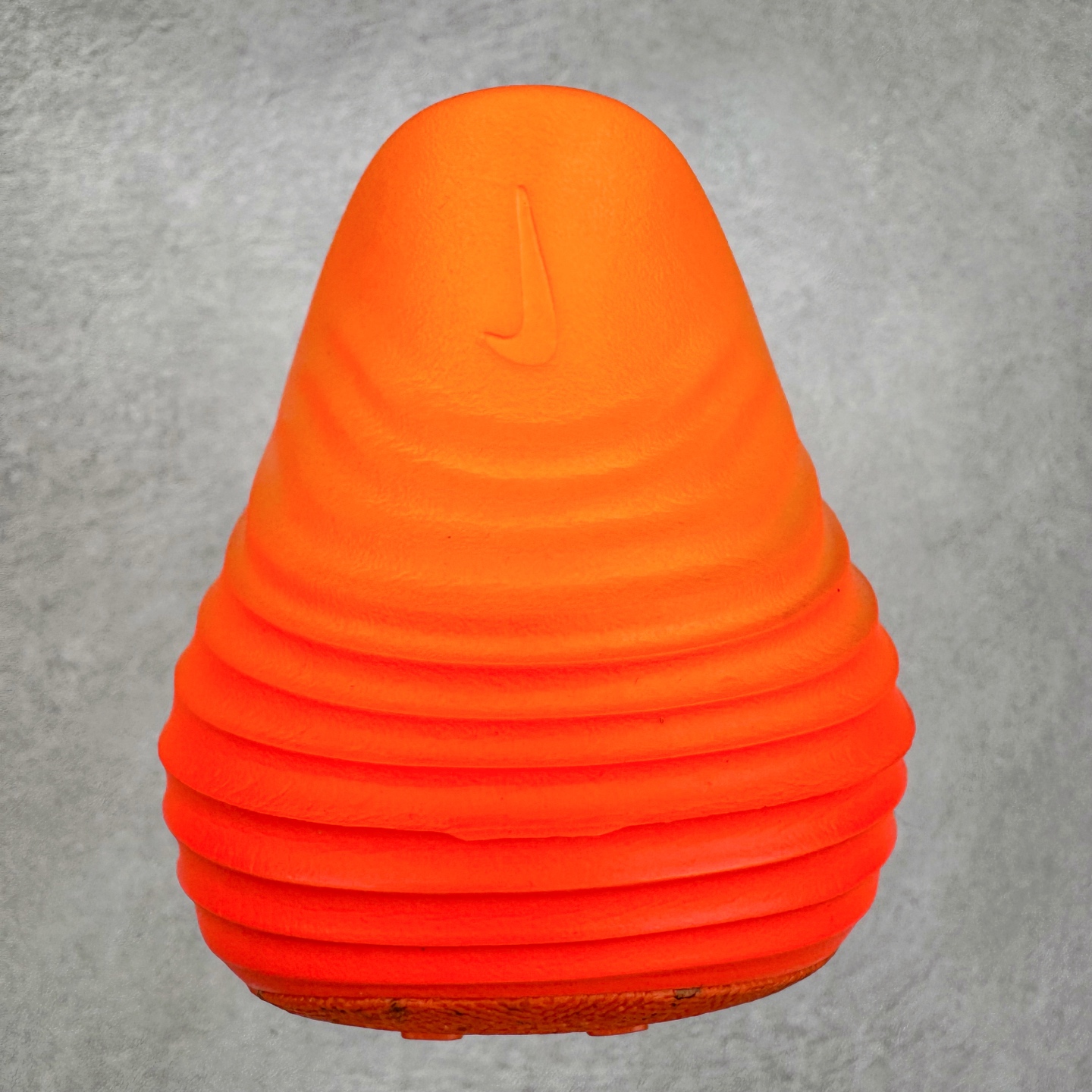 图片[8]-＃DC纯原 NK ReactX Rejuven8 简约舒适百搭洞洞鞋 HV5060-800 重金购入原鞋及原档案磨具生产指令开发 唯一正确组合大底 组合侧面Logo 鞋头不过分上翘 后跟Logo 凹凸明显 轮廓分明 LOGO内侧钢印清晰工整 原厂磨具全鞋无多余毛边 同源公司EVA粒子环保塑料 原厂指令配方 无任何异味 弹性卡色均保持原鞋一致 匠心打造 鞋口弧度大小 鞋面色泽质感同步原鞋 LOGO内侧钢印清晰工整 从名字就能看出，这款鞋搭载了React X缓震科技，保证了舒适的脚感和轻盈的穿着体验。设计上，这双鞋采用了近几年非常流行的洞洞鞋风格，但特别之处在于加入了波浪纹路细节，让整个鞋型看起来更有立体感，视觉上也增添了几分现代感。尺码：36 36.5 37.5 38 38.5 39 40 40.5 41 42 42.5 43 44 44.5 45 46-选品中心