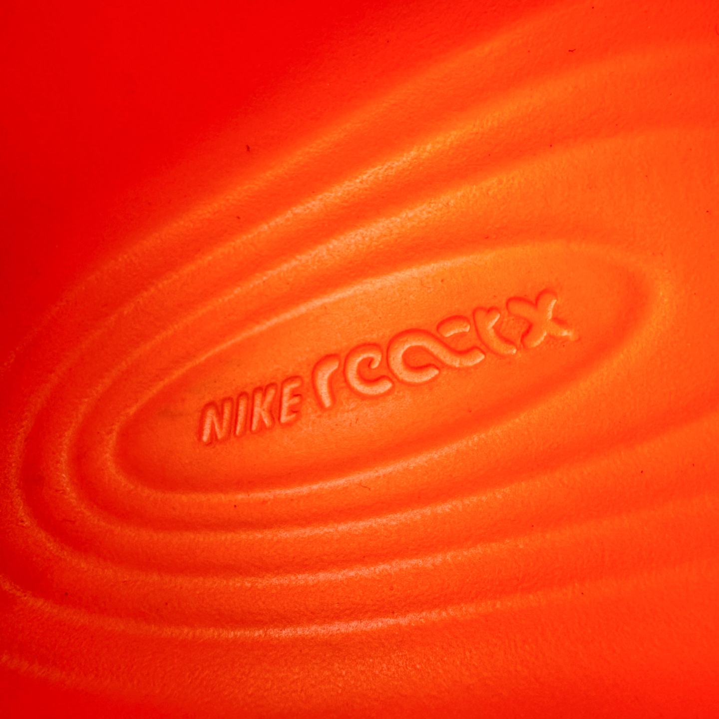 图片[13]-＃DC纯原 NK ReactX Rejuven8 简约舒适百搭洞洞鞋 HV5060-800 重金购入原鞋及原档案磨具生产指令开发 唯一正确组合大底 组合侧面Logo 鞋头不过分上翘 后跟Logo 凹凸明显 轮廓分明 LOGO内侧钢印清晰工整 原厂磨具全鞋无多余毛边 同源公司EVA粒子环保塑料 原厂指令配方 无任何异味 弹性卡色均保持原鞋一致 匠心打造 鞋口弧度大小 鞋面色泽质感同步原鞋 LOGO内侧钢印清晰工整 从名字就能看出，这款鞋搭载了React X缓震科技，保证了舒适的脚感和轻盈的穿着体验。设计上，这双鞋采用了近几年非常流行的洞洞鞋风格，但特别之处在于加入了波浪纹路细节，让整个鞋型看起来更有立体感，视觉上也增添了几分现代感。尺码：36 36.5 37.5 38 38.5 39 40 40.5 41 42 42.5 43 44 44.5 45 46-选品中心