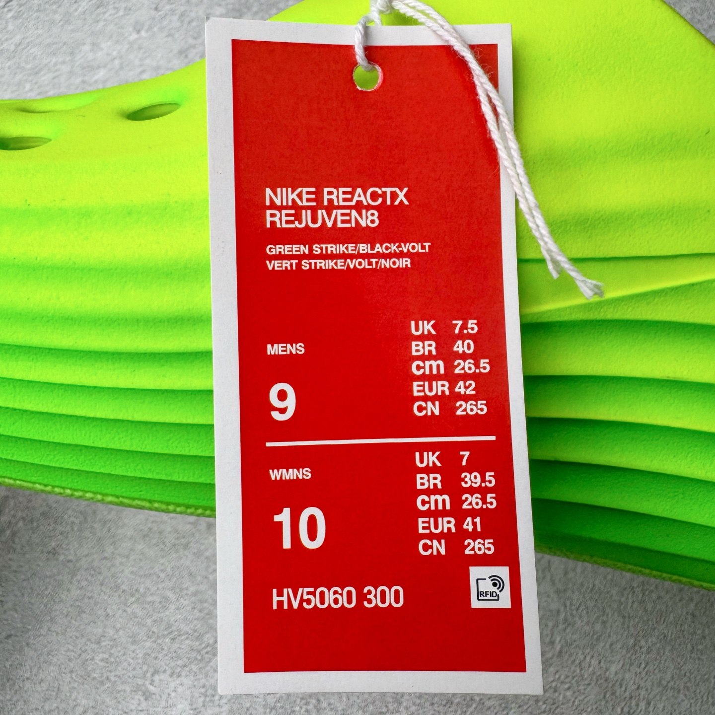 图片[15]-＃DC纯原 NK ReactX Rejuven8 简约舒适百搭洞洞鞋 HV5060-300 重金购入原鞋及原档案磨具生产指令开发 唯一正确组合大底 组合侧面Logo 鞋头不过分上翘 后跟Logo 凹凸明显 轮廓分明 LOGO内侧钢印清晰工整 原厂磨具全鞋无多余毛边 同源公司EVA粒子环保塑料 原厂指令配方 无任何异味 弹性卡色均保持原鞋一致 匠心打造 鞋口弧度大小 鞋面色泽质感同步原鞋 LOGO内侧钢印清晰工整 从名字就能看出，这款鞋搭载了React X缓震科技，保证了舒适的脚感和轻盈的穿着体验。设计上，这双鞋采用了近几年非常流行的洞洞鞋风格，但特别之处在于加入了波浪纹路细节，让整个鞋型看起来更有立体感，视觉上也增添了几分现代感。尺码：36 36.5 37.5 38 38.5 39 40 40.5 41 42 42.5 43 44 44.5 45 46-选品中心