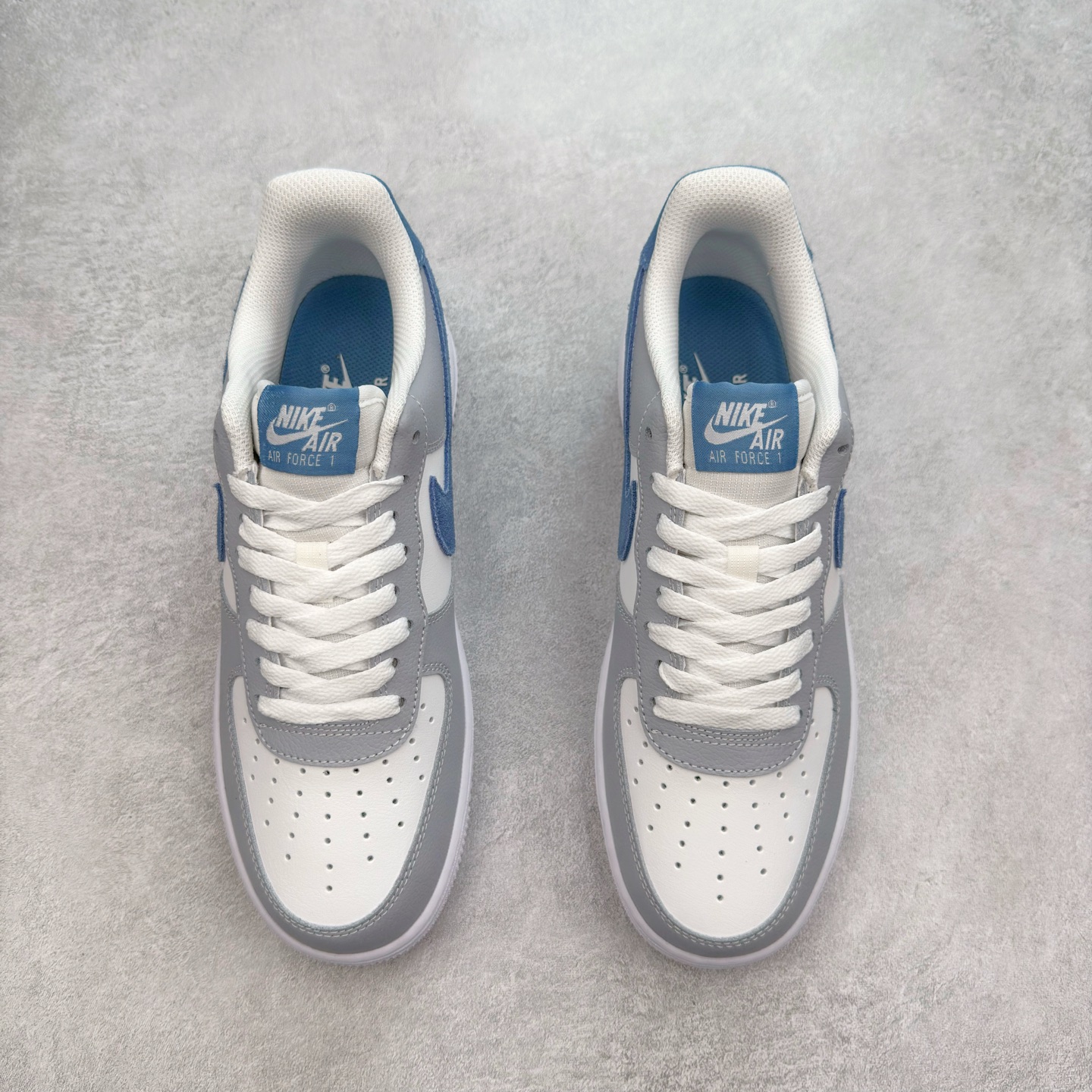 图片[2]-＃XT纯原 NK Air Force 1´07 Low 空军一号低帮百搭休闲运动板鞋 HV1795-141 顶级批次 2022全新楦头鞋型 鱼鳞大底 历时开发三个月 清洁度完美 二维码鞋标 内置芯片及solo气垫 大底高度及其弧度依照正品 钢印 logo刺绣 鞋口弧度 鞋头长度 鞋面冲孔 鞋垫背胶及钢印 完美鞋型对比正品 每一处都是细节满满 柔软、弹性十足的缓震性能和出色的中底设计 横跨复古与现代的外型结合 造就出风靡全球 三十多年的Force 1 直到今天还深受青睐 实拍调校N版已经零色差零失真 百分百还原实物色彩所见即所得 不存在货不对板色差等低级问题 选购参考实物拍摄 不混卖不参货 只用心做好货严格选品 承诺混一赔十 尺码：36 36.5 37.5 38 38.5 39 40 40.5 41 42 42.5 43 44 44.5 45-选品中心