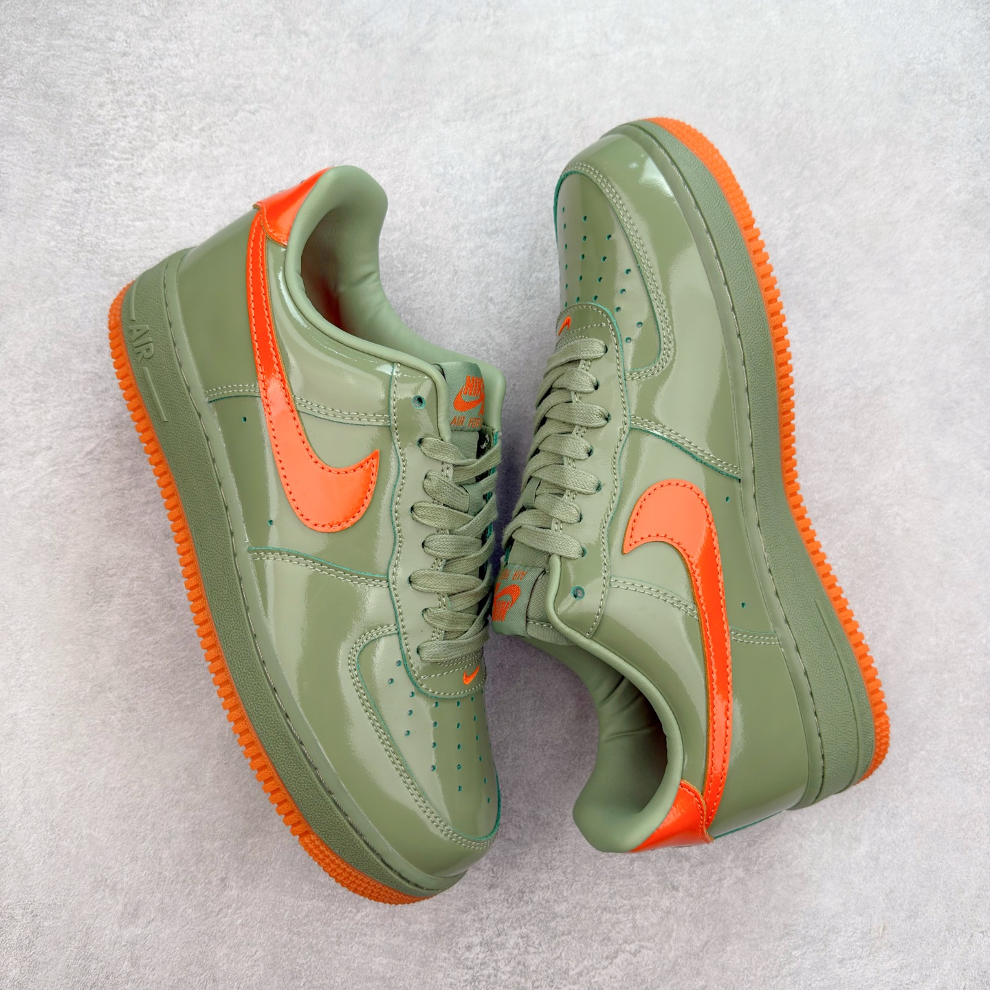 图片[3]-＃XT纯原 NK Air Force 1´07 Low 空军一号低帮百搭休闲运动板鞋 HJ9118-386 顶级批次 2022全新楦头鞋型 鱼鳞大底 历时开发三个月 清洁度完美 二维码鞋标 内置芯片及solo气垫 大底高度及其弧度依照正品 钢印 logo刺绣 鞋口弧度 鞋头长度 鞋面冲孔 鞋垫背胶及钢印 完美鞋型对比正品 每一处都是细节满满 柔软、弹性十足的缓震性能和出色的中底设计 横跨复古与现代的外型结合 造就出风靡全球 三十多年的Force 1 直到今天还深受青睐 实拍调校N版已经零色差零失真 百分百还原实物色彩所见即所得 不存在货不对板色差等低级问题 选购参考实物拍摄 不混卖不参货 只用心做好货严格选品 承诺混一赔十 尺码：36 36.5 37.5 38 38.5 39 40 40.5 41 42 42.5 43 44 44.5 45-选品中心