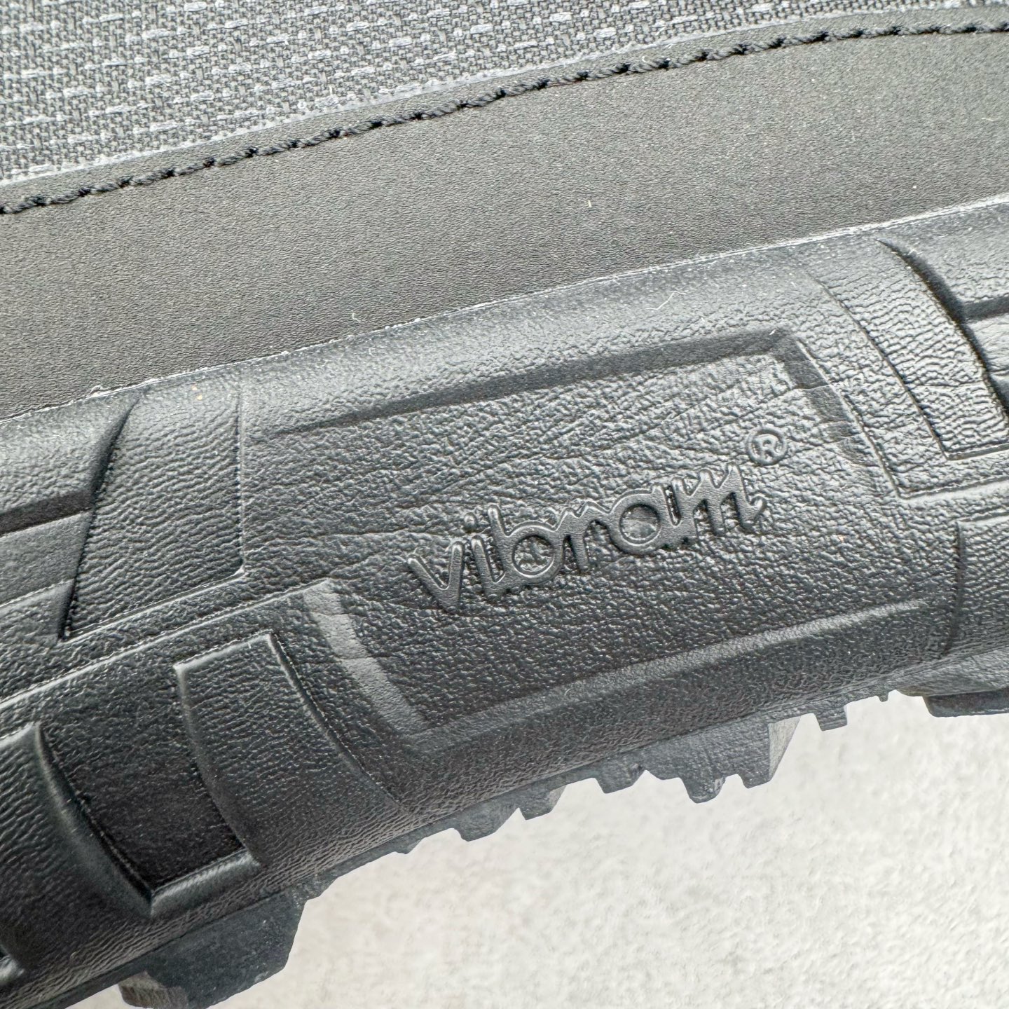 图片[17]-＃纯原 NORDA 001 G+ 轻便户外运动舒适防滑耐磨低帮跑步鞋 Norda是一个来自加拿大的品牌，由两位越野跑者Nicholas Martire 和Willamina Martire夫妇联合其他两位合作者创立，旨在打造全球最佳的越野跑鞋。在品牌正式成立之前，他们邀请了运动员、艺术家和材料专家，共同讨论如何塑造这个全新的品牌。最终，Norda品牌在2020年正式成立，但他们的第一双鞋子Norda001直到2022年1月才发布。在品牌成立的三年里，Norda总共只推出了两款跑鞋，但在配色和其他品牌的合作上却频频发力。包括Zegna、Ciele和Satisfy等跑步圈里的当红品牌，都进行了联名。Zegna更是在今年年初收购了一部分Norda的股份，并宣称将会在未来投入更多资金支持品牌的发展。尺码：36 36.5 37.5 38 38.5 39 40 40.5 41 42 42.5 43 44 44.5 45 46-选品中心