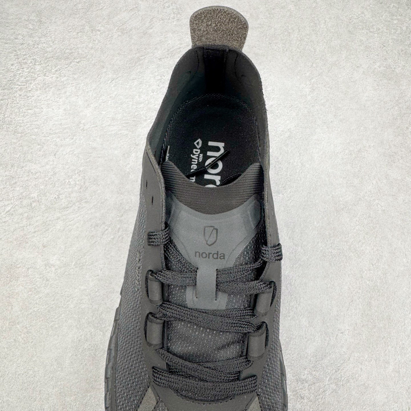 图片[5]-＃纯原 NORDA 001 G+ 轻便户外运动舒适防滑耐磨低帮跑步鞋 Norda是一个来自加拿大的品牌，由两位越野跑者Nicholas Martire 和Willamina Martire夫妇联合其他两位合作者创立，旨在打造全球最佳的越野跑鞋。在品牌正式成立之前，他们邀请了运动员、艺术家和材料专家，共同讨论如何塑造这个全新的品牌。最终，Norda品牌在2020年正式成立，但他们的第一双鞋子Norda001直到2022年1月才发布。在品牌成立的三年里，Norda总共只推出了两款跑鞋，但在配色和其他品牌的合作上却频频发力。包括Zegna、Ciele和Satisfy等跑步圈里的当红品牌，都进行了联名。Zegna更是在今年年初收购了一部分Norda的股份，并宣称将会在未来投入更多资金支持品牌的发展。尺码：36 36.5 37.5 38 38.5 39 40 40.5 41 42 42.5 43 44 44.5 45 46-选品中心