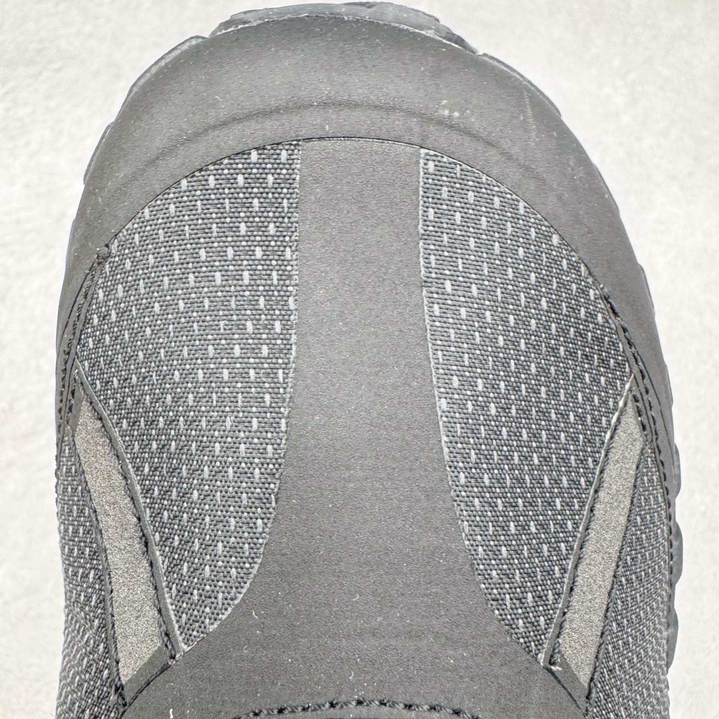 图片[14]-＃纯原 NORDA 001 G+ 轻便户外运动舒适防滑耐磨低帮跑步鞋 Norda是一个来自加拿大的品牌，由两位越野跑者Nicholas Martire 和Willamina Martire夫妇联合其他两位合作者创立，旨在打造全球最佳的越野跑鞋。在品牌正式成立之前，他们邀请了运动员、艺术家和材料专家，共同讨论如何塑造这个全新的品牌。最终，Norda品牌在2020年正式成立，但他们的第一双鞋子Norda001直到2022年1月才发布。在品牌成立的三年里，Norda总共只推出了两款跑鞋，但在配色和其他品牌的合作上却频频发力。包括Zegna、Ciele和Satisfy等跑步圈里的当红品牌，都进行了联名。Zegna更是在今年年初收购了一部分Norda的股份，并宣称将会在未来投入更多资金支持品牌的发展。尺码：36 36.5 37.5 38 38.5 39 40 40.5 41 42 42.5 43 44 44.5 45 46-选品中心