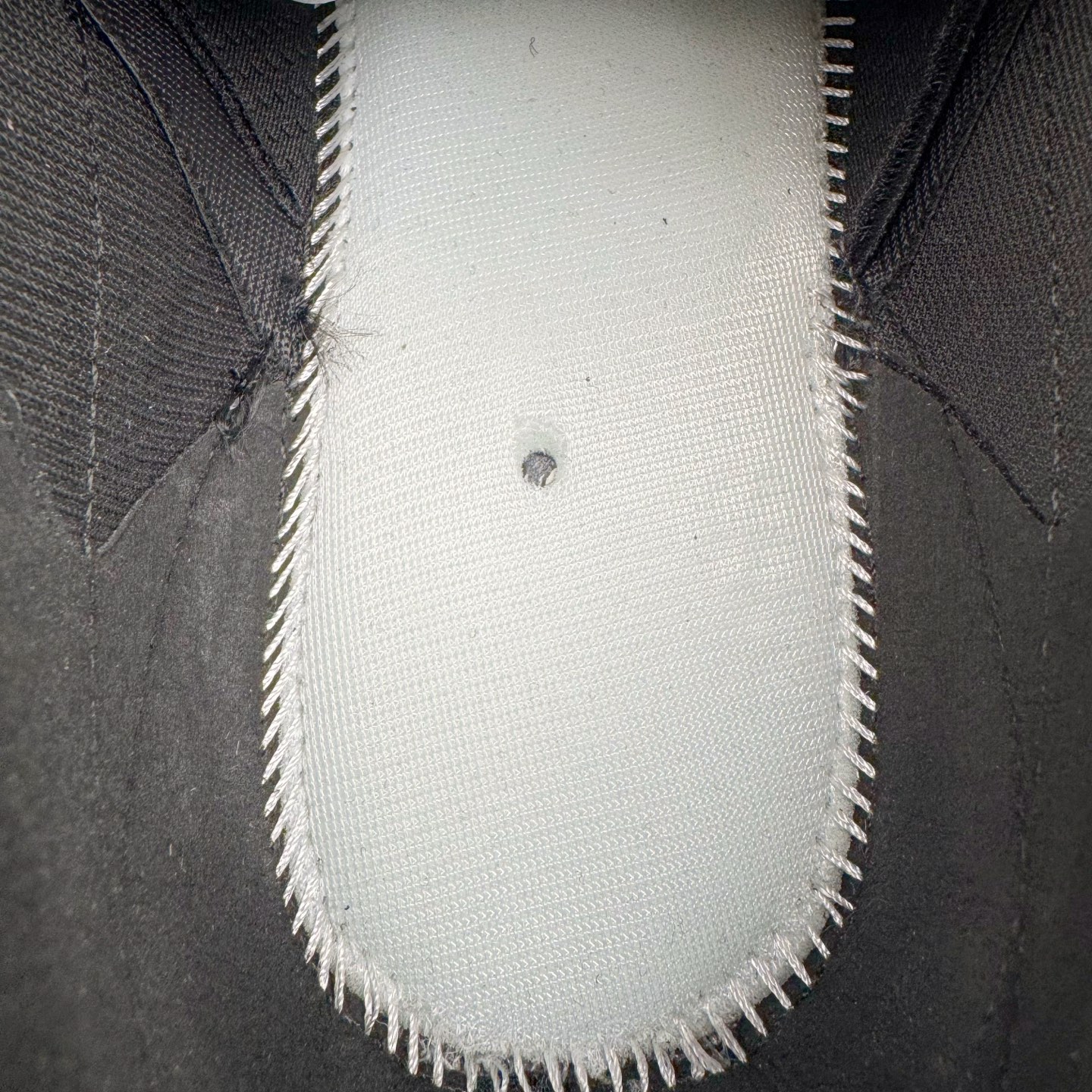 图片[10]-＃纯原 NORDA 001 G+ 轻便户外运动舒适防滑耐磨低帮跑步鞋 Norda是一个来自加拿大的品牌，由两位越野跑者Nicholas Martire 和Willamina Martire夫妇联合其他两位合作者创立，旨在打造全球最佳的越野跑鞋。在品牌正式成立之前，他们邀请了运动员、艺术家和材料专家，共同讨论如何塑造这个全新的品牌。最终，Norda品牌在2020年正式成立，但他们的第一双鞋子Norda001直到2022年1月才发布。在品牌成立的三年里，Norda总共只推出了两款跑鞋，但在配色和其他品牌的合作上却频频发力。包括Zegna、Ciele和Satisfy等跑步圈里的当红品牌，都进行了联名。Zegna更是在今年年初收购了一部分Norda的股份，并宣称将会在未来投入更多资金支持品牌的发展。尺码：36 36.5 37.5 38 38.5 39 40 40.5 41 42 42.5 43 44 44.5 45 46-选品中心