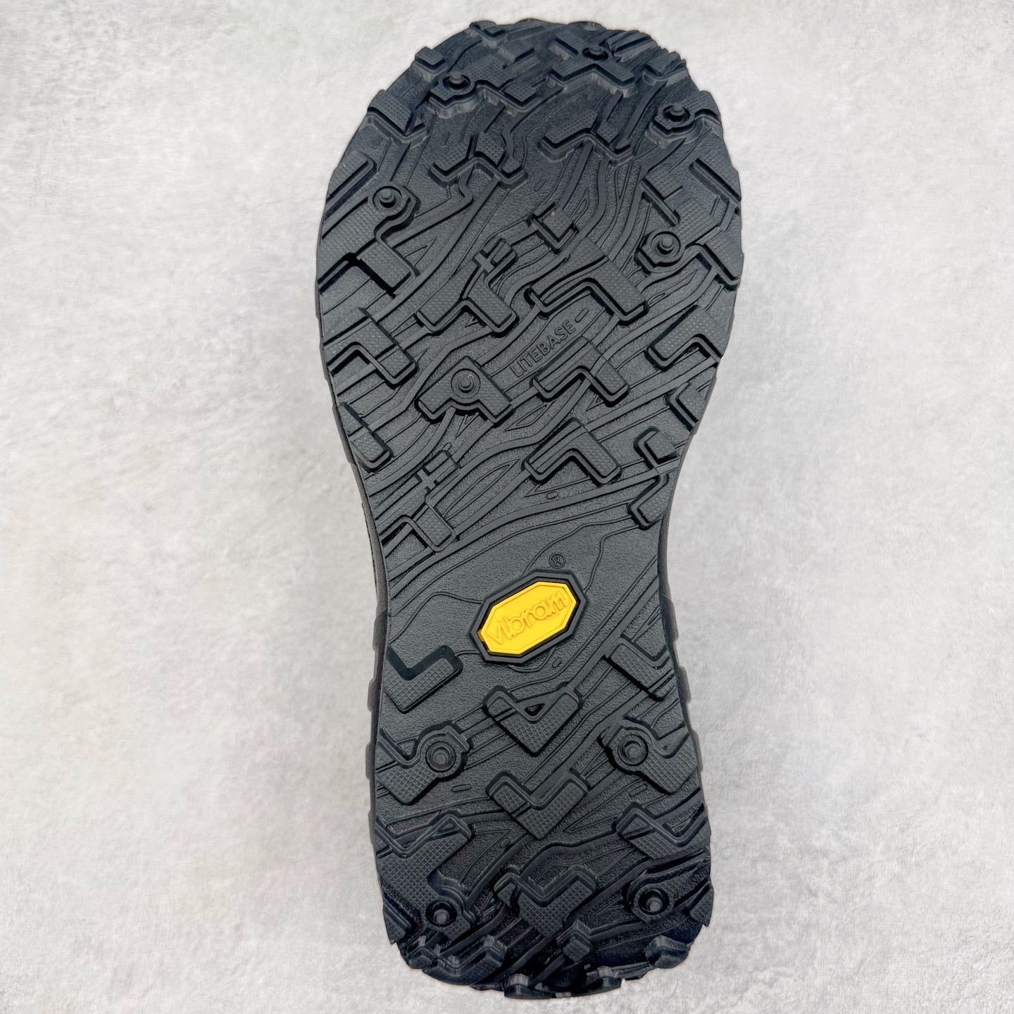 图片[9]-＃纯原 NORDA 001 G+ 轻便户外运动舒适防滑耐磨低帮跑步鞋 Norda是一个来自加拿大的品牌，由两位越野跑者Nicholas Martire 和Willamina Martire夫妇联合其他两位合作者创立，旨在打造全球最佳的越野跑鞋。在品牌正式成立之前，他们邀请了运动员、艺术家和材料专家，共同讨论如何塑造这个全新的品牌。最终，Norda品牌在2020年正式成立，但他们的第一双鞋子Norda001直到2022年1月才发布。在品牌成立的三年里，Norda总共只推出了两款跑鞋，但在配色和其他品牌的合作上却频频发力。包括Zegna、Ciele和Satisfy等跑步圈里的当红品牌，都进行了联名。Zegna更是在今年年初收购了一部分Norda的股份，并宣称将会在未来投入更多资金支持品牌的发展。尺码：36 36.5 37.5 38 38.5 39 40 40.5 41 42 42.5 43 44 44.5 45 46-选品中心