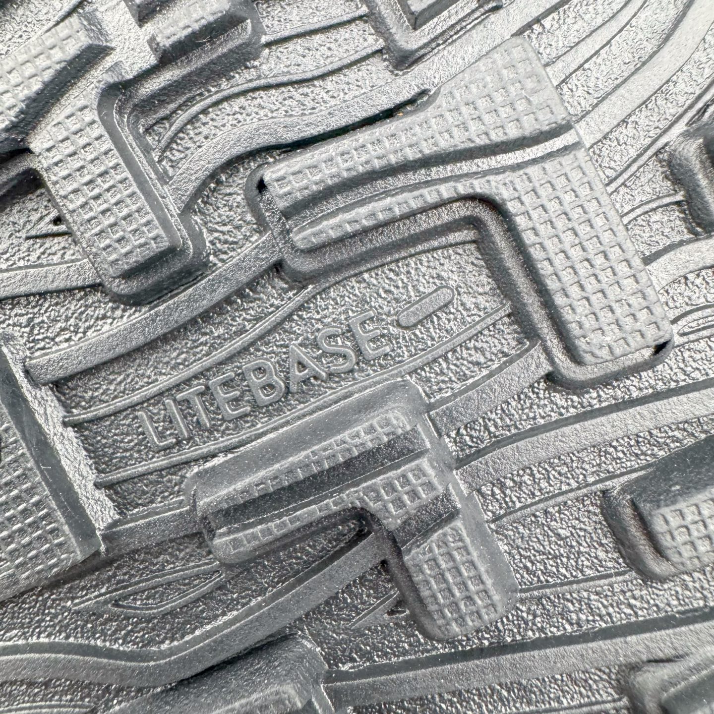 图片[18]-＃纯原 NORDA 001 G+ 轻便户外运动舒适防滑耐磨低帮跑步鞋 Norda是一个来自加拿大的品牌，由两位越野跑者Nicholas Martire 和Willamina Martire夫妇联合其他两位合作者创立，旨在打造全球最佳的越野跑鞋。在品牌正式成立之前，他们邀请了运动员、艺术家和材料专家，共同讨论如何塑造这个全新的品牌。最终，Norda品牌在2020年正式成立，但他们的第一双鞋子Norda001直到2022年1月才发布。在品牌成立的三年里，Norda总共只推出了两款跑鞋，但在配色和其他品牌的合作上却频频发力。包括Zegna、Ciele和Satisfy等跑步圈里的当红品牌，都进行了联名。Zegna更是在今年年初收购了一部分Norda的股份，并宣称将会在未来投入更多资金支持品牌的发展。尺码：36 36.5 37.5 38 38.5 39 40 40.5 41 42 42.5 43 44 44.5 45 46-选品中心