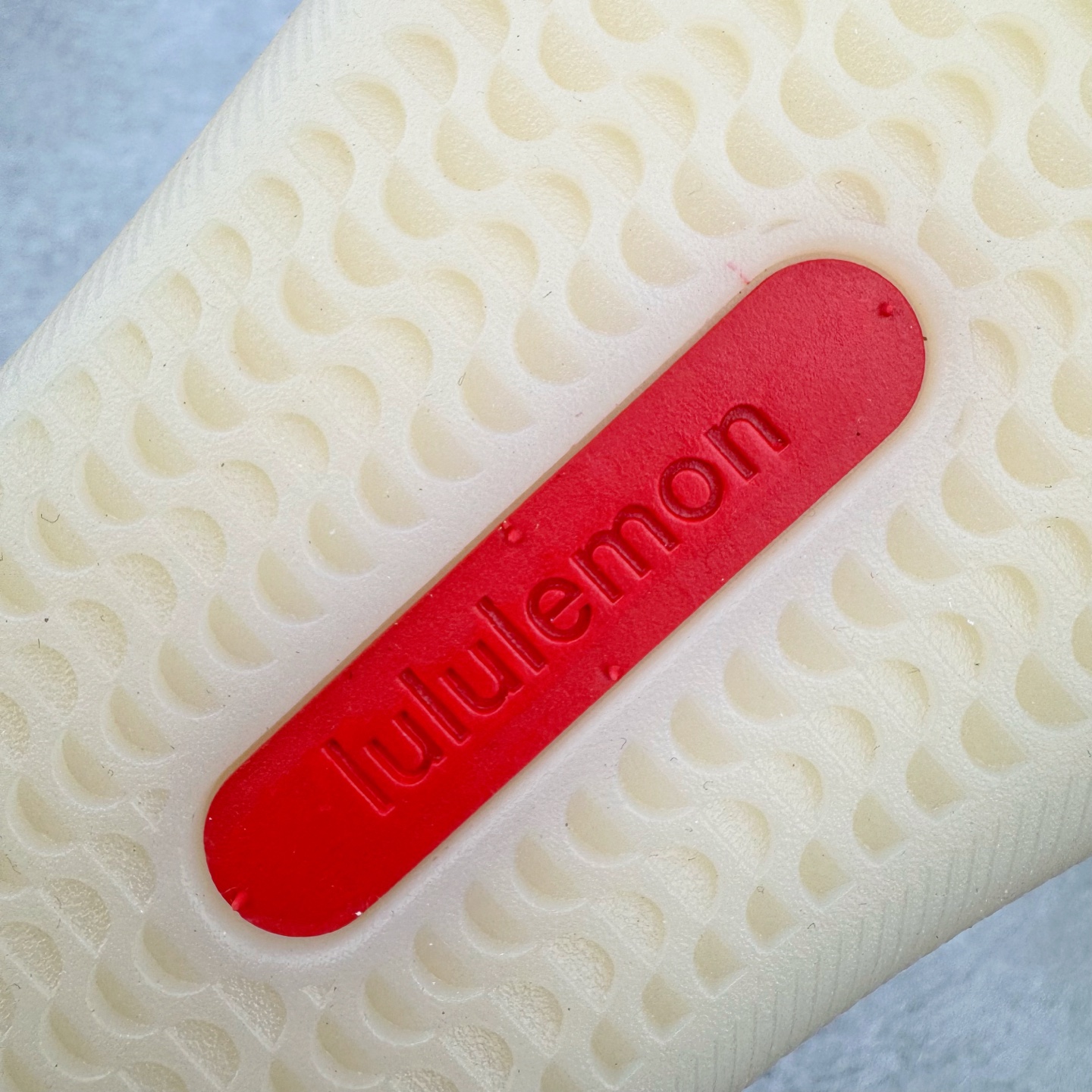 图片[11]-＃GD广顶 lululemon Cityverse 露露乐檬极简主义减震耐磨低帮生活休闲鞋 Cityverse将运动性能融入经典休闲鞋中，中底提供出色缓震，并贴合足部曲线，带来全天候的舒适感。鞋面采用两种材质拼接，且前半部分采用热熔压胶处理，无任何缝线，保留了鞋身整体性。模制泡沫的鞋垫带来上乘的脚感，在平日休闲穿着时不会磨脚，也能提供轻质软弹的效果。25年来，lululemon一直秉持“感受为先”的设计理念，并相信更好的感受带来更好的表现。此次男鞋的设计亦是如此。投入多年研究，针对男性在不同运动场景中的脚步形态设计了不同鞋履款式。同时，还进行了生物力学与形态学研究，为“他”带来更好的贴合度和感受。尺码：36 36.5 37.5 38 38.5 39 40 40.5 41 42 42.5 43 44 44.5 45-选品中心