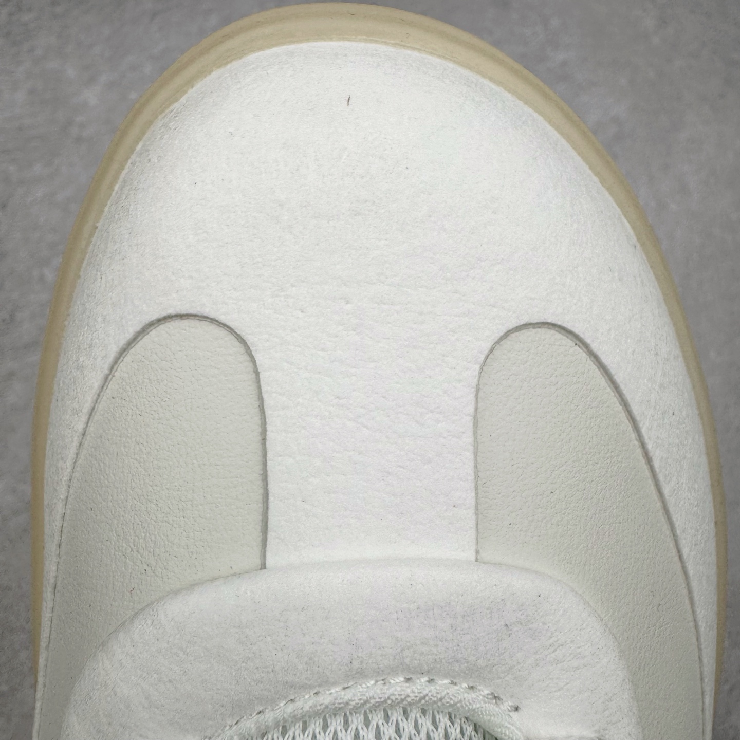 图片[14]-＃GD广顶 lululemon Cityverse 露露乐檬极简主义减震耐磨低帮生活休闲鞋 Cityverse将运动性能融入经典休闲鞋中，中底提供出色缓震，并贴合足部曲线，带来全天候的舒适感。鞋面采用两种材质拼接，且前半部分采用热熔压胶处理，无任何缝线，保留了鞋身整体性。模制泡沫的鞋垫带来上乘的脚感，在平日休闲穿着时不会磨脚，也能提供轻质软弹的效果。25年来，lululemon一直秉持“感受为先”的设计理念，并相信更好的感受带来更好的表现。此次男鞋的设计亦是如此。投入多年研究，针对男性在不同运动场景中的脚步形态设计了不同鞋履款式。同时，还进行了生物力学与形态学研究，为“他”带来更好的贴合度和感受。尺码：36 36.5 37.5 38 38.5 39 40 40.5 41 42 42.5 43 44 44.5 45-选品中心