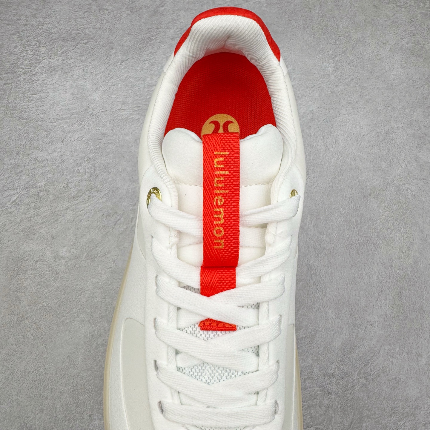 图片[5]-＃GD广顶 lululemon Cityverse 露露乐檬极简主义减震耐磨低帮生活休闲鞋 Cityverse将运动性能融入经典休闲鞋中，中底提供出色缓震，并贴合足部曲线，带来全天候的舒适感。鞋面采用两种材质拼接，且前半部分采用热熔压胶处理，无任何缝线，保留了鞋身整体性。模制泡沫的鞋垫带来上乘的脚感，在平日休闲穿着时不会磨脚，也能提供轻质软弹的效果。25年来，lululemon一直秉持“感受为先”的设计理念，并相信更好的感受带来更好的表现。此次男鞋的设计亦是如此。投入多年研究，针对男性在不同运动场景中的脚步形态设计了不同鞋履款式。同时，还进行了生物力学与形态学研究，为“他”带来更好的贴合度和感受。尺码：36 36.5 37.5 38 38.5 39 40 40.5 41 42 42.5 43 44 44.5 45-选品中心