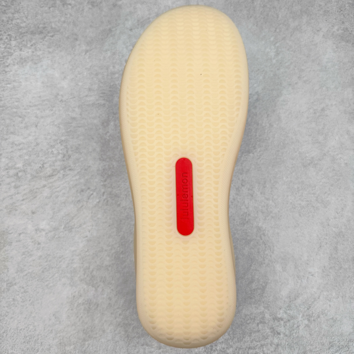 图片[9]-＃GD广顶 lululemon Cityverse 露露乐檬极简主义减震耐磨低帮生活休闲鞋 Cityverse将运动性能融入经典休闲鞋中，中底提供出色缓震，并贴合足部曲线，带来全天候的舒适感。鞋面采用两种材质拼接，且前半部分采用热熔压胶处理，无任何缝线，保留了鞋身整体性。模制泡沫的鞋垫带来上乘的脚感，在平日休闲穿着时不会磨脚，也能提供轻质软弹的效果。25年来，lululemon一直秉持“感受为先”的设计理念，并相信更好的感受带来更好的表现。此次男鞋的设计亦是如此。投入多年研究，针对男性在不同运动场景中的脚步形态设计了不同鞋履款式。同时，还进行了生物力学与形态学研究，为“他”带来更好的贴合度和感受。尺码：36 36.5 37.5 38 38.5 39 40 40.5 41 42 42.5 43 44 44.5 45-选品中心