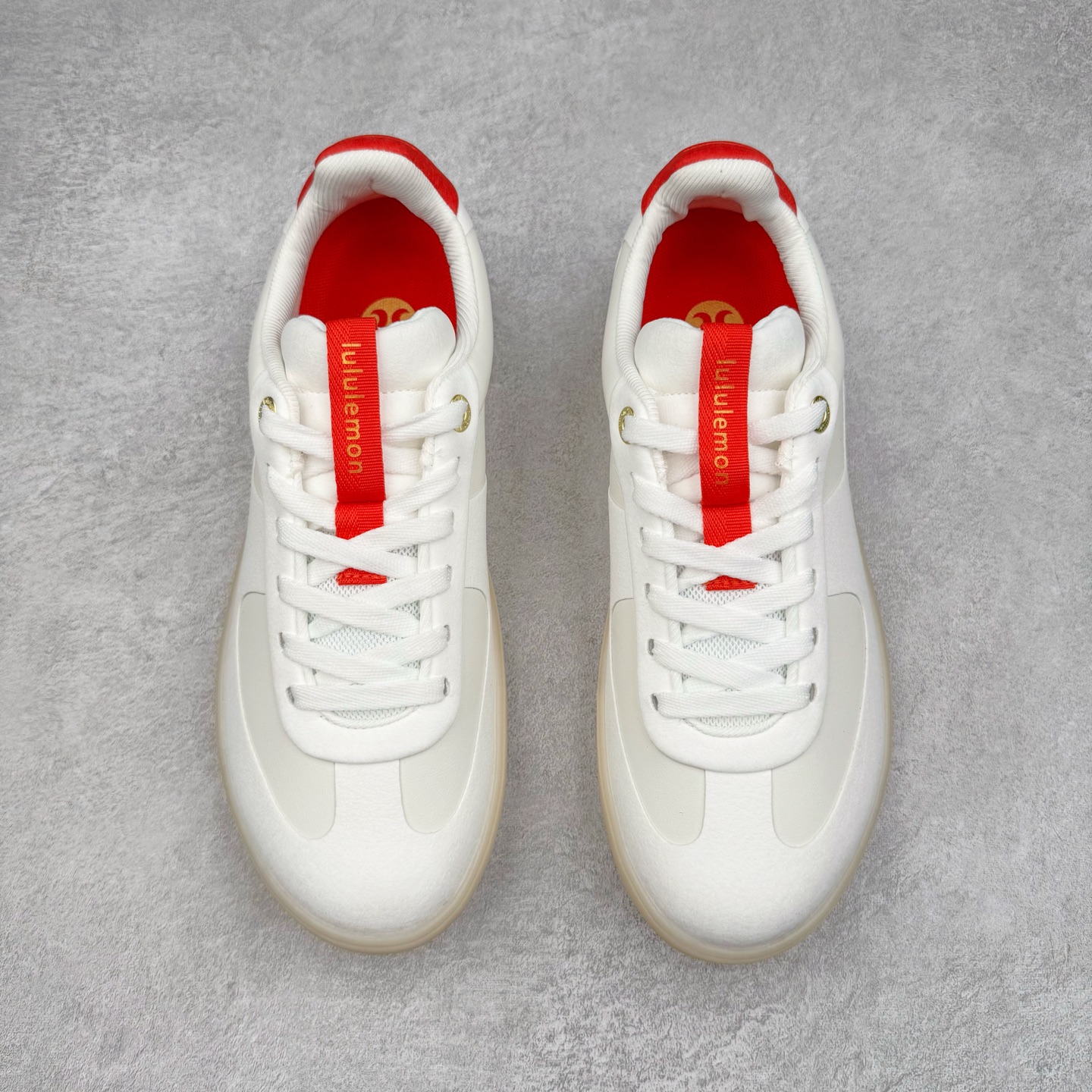 图片[2]-＃GD广顶 lululemon Cityverse 露露乐檬极简主义减震耐磨低帮生活休闲鞋 Cityverse将运动性能融入经典休闲鞋中，中底提供出色缓震，并贴合足部曲线，带来全天候的舒适感。鞋面采用两种材质拼接，且前半部分采用热熔压胶处理，无任何缝线，保留了鞋身整体性。模制泡沫的鞋垫带来上乘的脚感，在平日休闲穿着时不会磨脚，也能提供轻质软弹的效果。25年来，lululemon一直秉持“感受为先”的设计理念，并相信更好的感受带来更好的表现。此次男鞋的设计亦是如此。投入多年研究，针对男性在不同运动场景中的脚步形态设计了不同鞋履款式。同时，还进行了生物力学与形态学研究，为“他”带来更好的贴合度和感受。尺码：36 36.5 37.5 38 38.5 39 40 40.5 41 42 42.5 43 44 44.5 45-选品中心