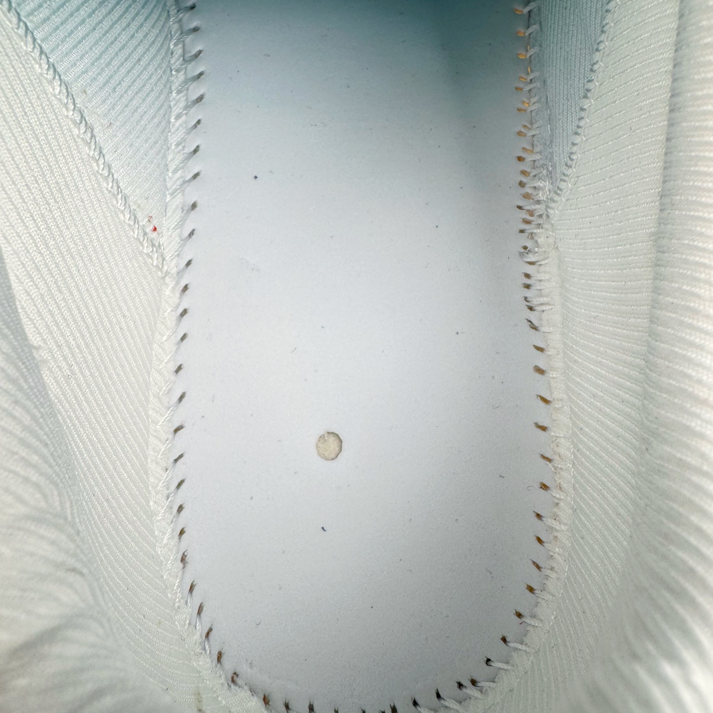 图片[17]-＃GD广顶 lululemon Cityverse 露露乐檬极简主义减震耐磨低帮生活休闲鞋 Cityverse将运动性能融入经典休闲鞋中，中底提供出色缓震，并贴合足部曲线，带来全天候的舒适感。鞋面采用两种材质拼接，且前半部分采用热熔压胶处理，无任何缝线，保留了鞋身整体性。模制泡沫的鞋垫带来上乘的脚感，在平日休闲穿着时不会磨脚，也能提供轻质软弹的效果。25年来，lululemon一直秉持“感受为先”的设计理念，并相信更好的感受带来更好的表现。此次男鞋的设计亦是如此。投入多年研究，针对男性在不同运动场景中的脚步形态设计了不同鞋履款式。同时，还进行了生物力学与形态学研究，为“他”带来更好的贴合度和感受。尺码：36 36.5 37.5 38 38.5 39 40 40.5 41 42 42.5 43 44 44.5 45-选品中心