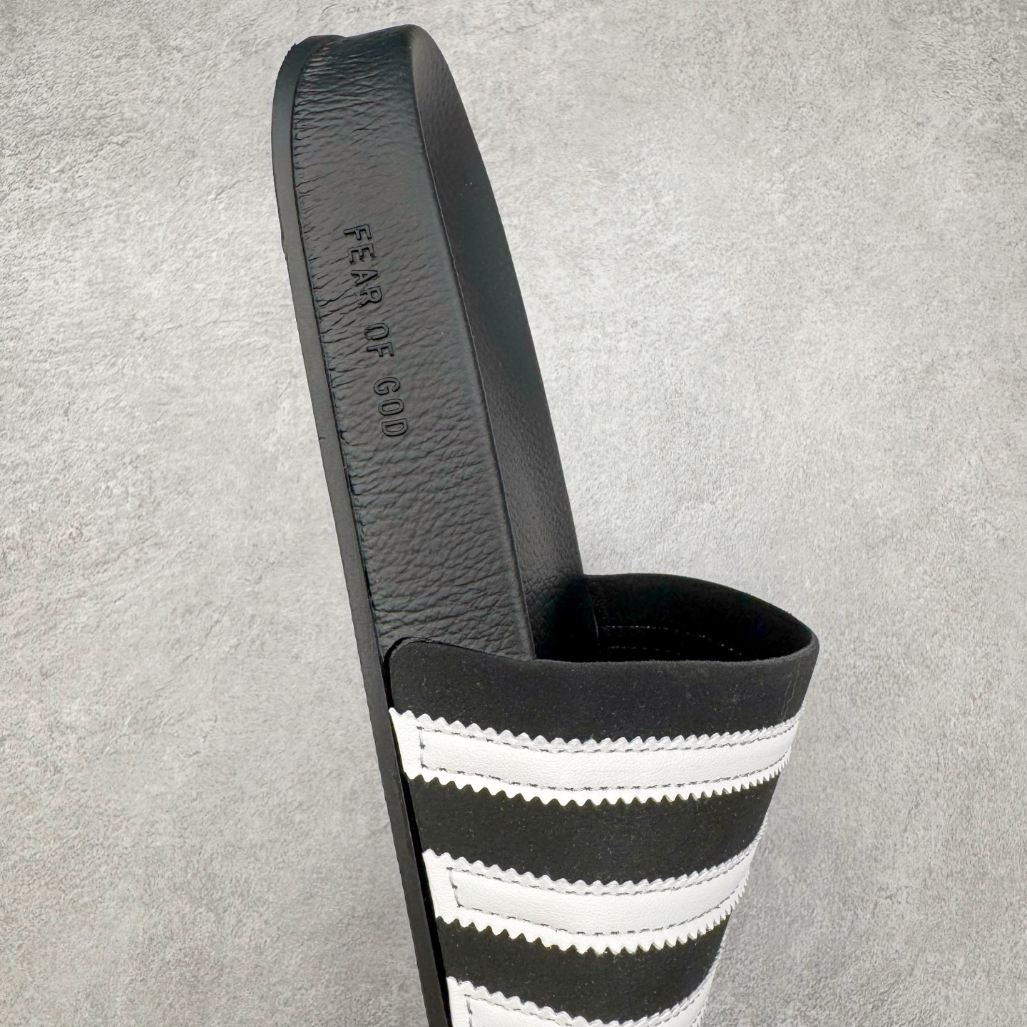 图片[6]-Fear of God x AD Originals Unisex FOG联名一字拖鞋 IH2270 尺码：36 36.5 37.5 38 38.5 39 40 40.5 41 42 42.5 43 44 44.5 45 46-选品中心