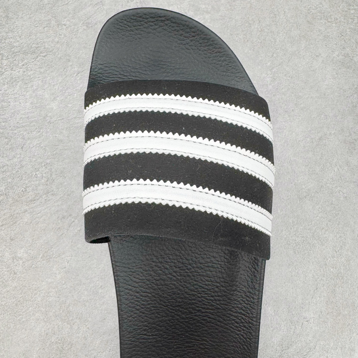 图片[4]-Fear of God x AD Originals Unisex FOG联名一字拖鞋 IH2270 尺码：36 36.5 37.5 38 38.5 39 40 40.5 41 42 42.5 43 44 44.5 45 46-选品中心