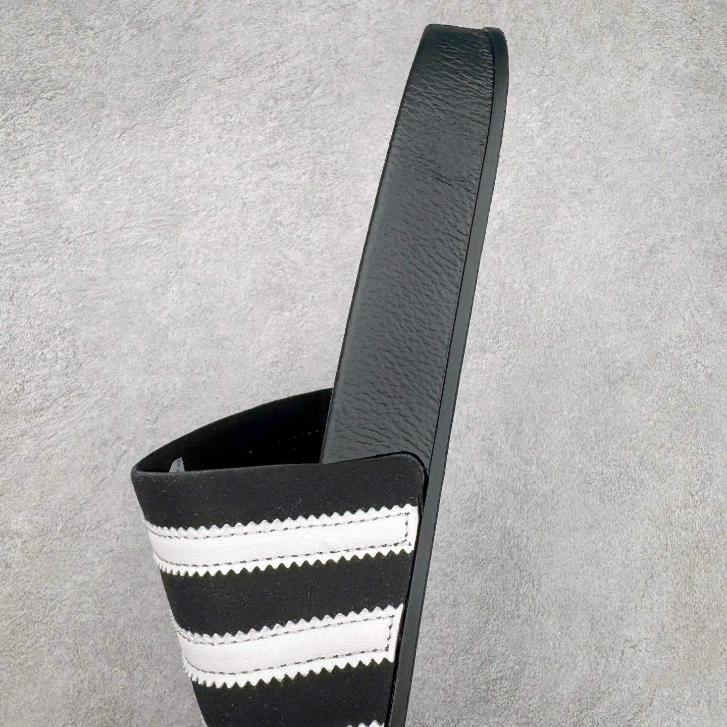 图片[7]-Fear of God x AD Originals Unisex FOG联名一字拖鞋 IH2270 尺码：36 36.5 37.5 38 38.5 39 40 40.5 41 42 42.5 43 44 44.5 45 46-选品中心