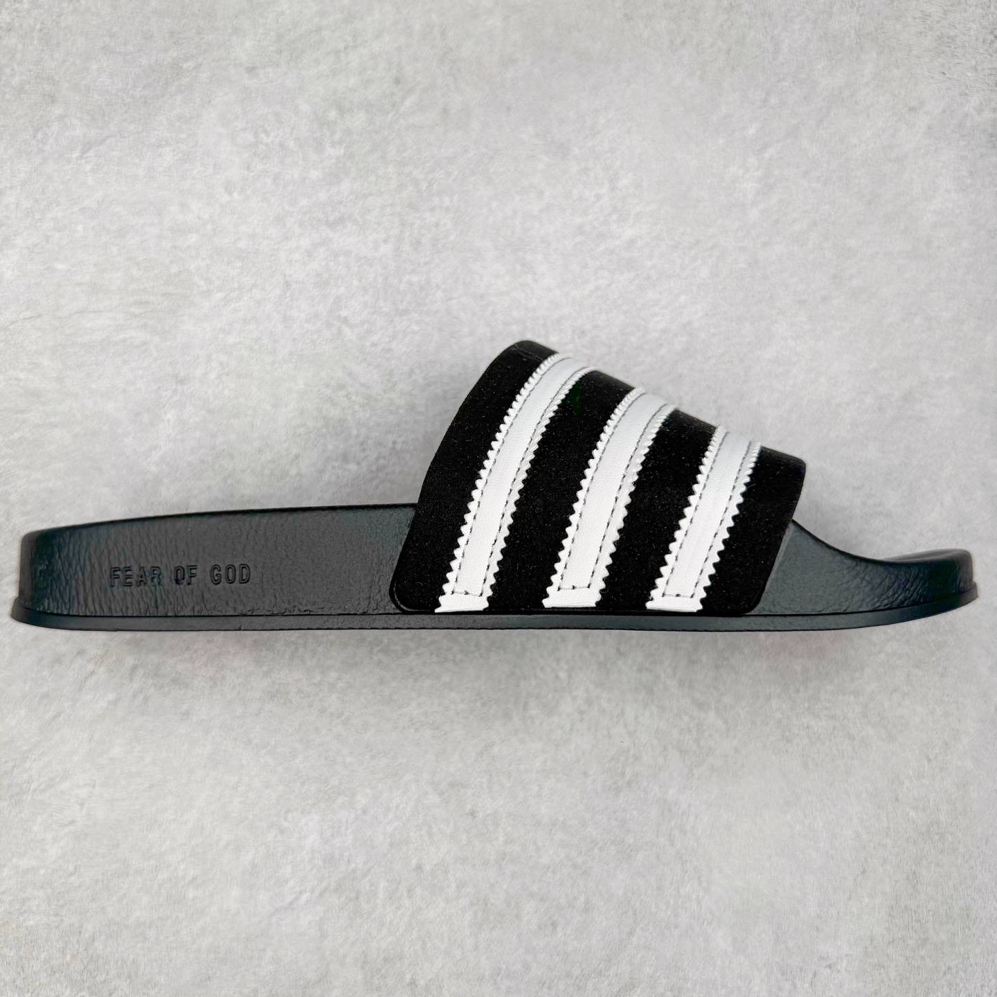 Fear of God x AD Originals Unisex FOG联名一字拖鞋 IH2270 尺码:36 36.5 37.5 38 38.5 39 40 40.5 41 42 42.5 43 44 44.5 45 46-选品中心