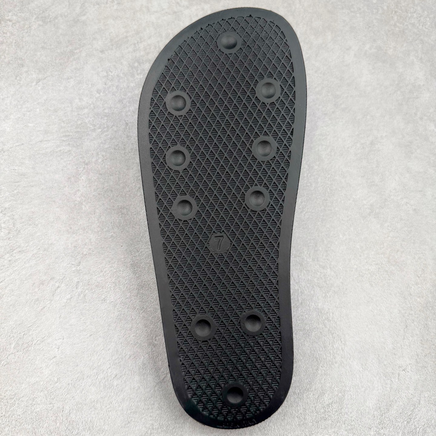 图片[9]-Fear of God x AD Originals Unisex FOG联名一字拖鞋 IH2270 尺码：36 36.5 37.5 38 38.5 39 40 40.5 41 42 42.5 43 44 44.5 45 46-选品中心