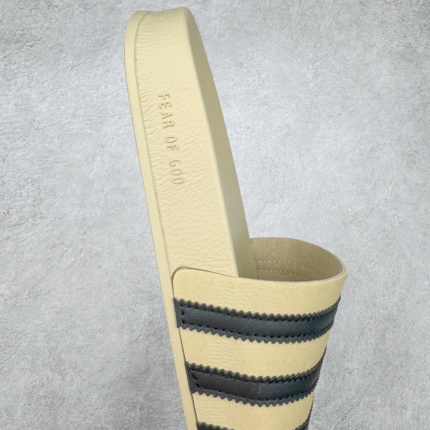 图片[6]-Fear of God x AD Originals Unisex FOG联名一字拖鞋 IH2273 尺码：36 36.5 37.5 38 38.5 39 40 40.5 41 42 42.5 43 44 44.5 45 46-选品中心