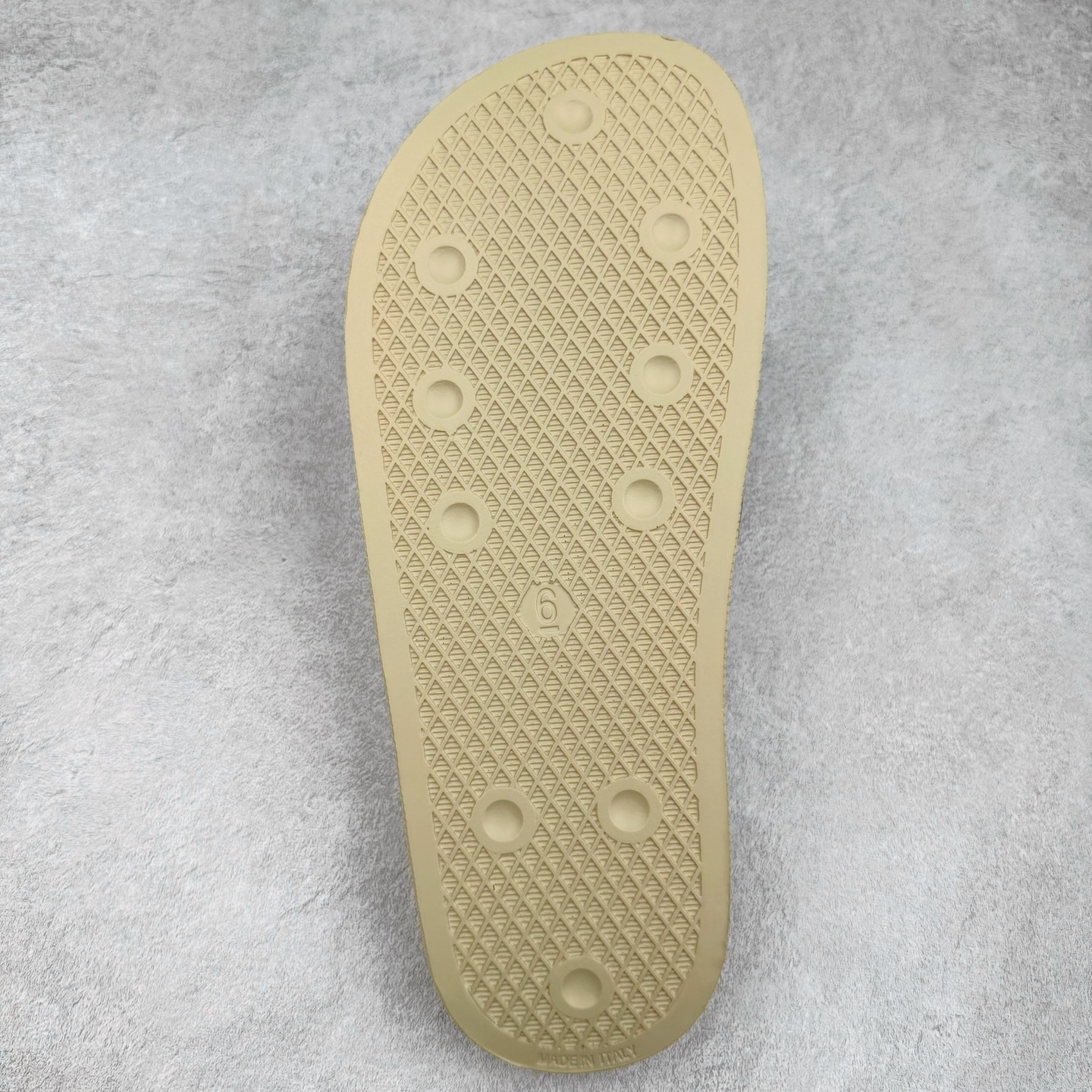 图片[9]-Fear of God x AD Originals Unisex FOG联名一字拖鞋 IH2273 尺码：36 36.5 37.5 38 38.5 39 40 40.5 41 42 42.5 43 44 44.5 45 46-选品中心