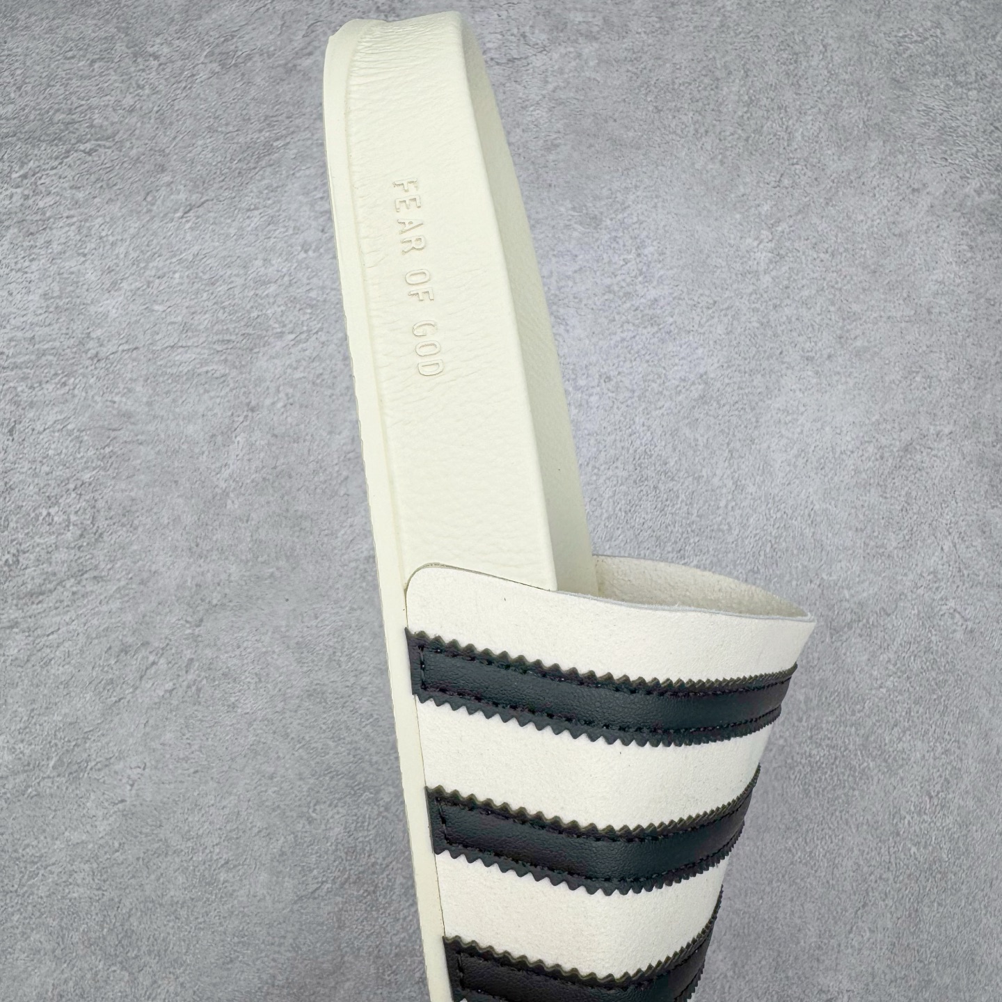 图片[6]-Fear of God x AD Originals Unisex FOG联名一字拖鞋 IH2272 尺码：36 36.5 37.5 38 38.5 39 40 40.5 41 42 42.5 43 44 44.5 45 46-选品中心