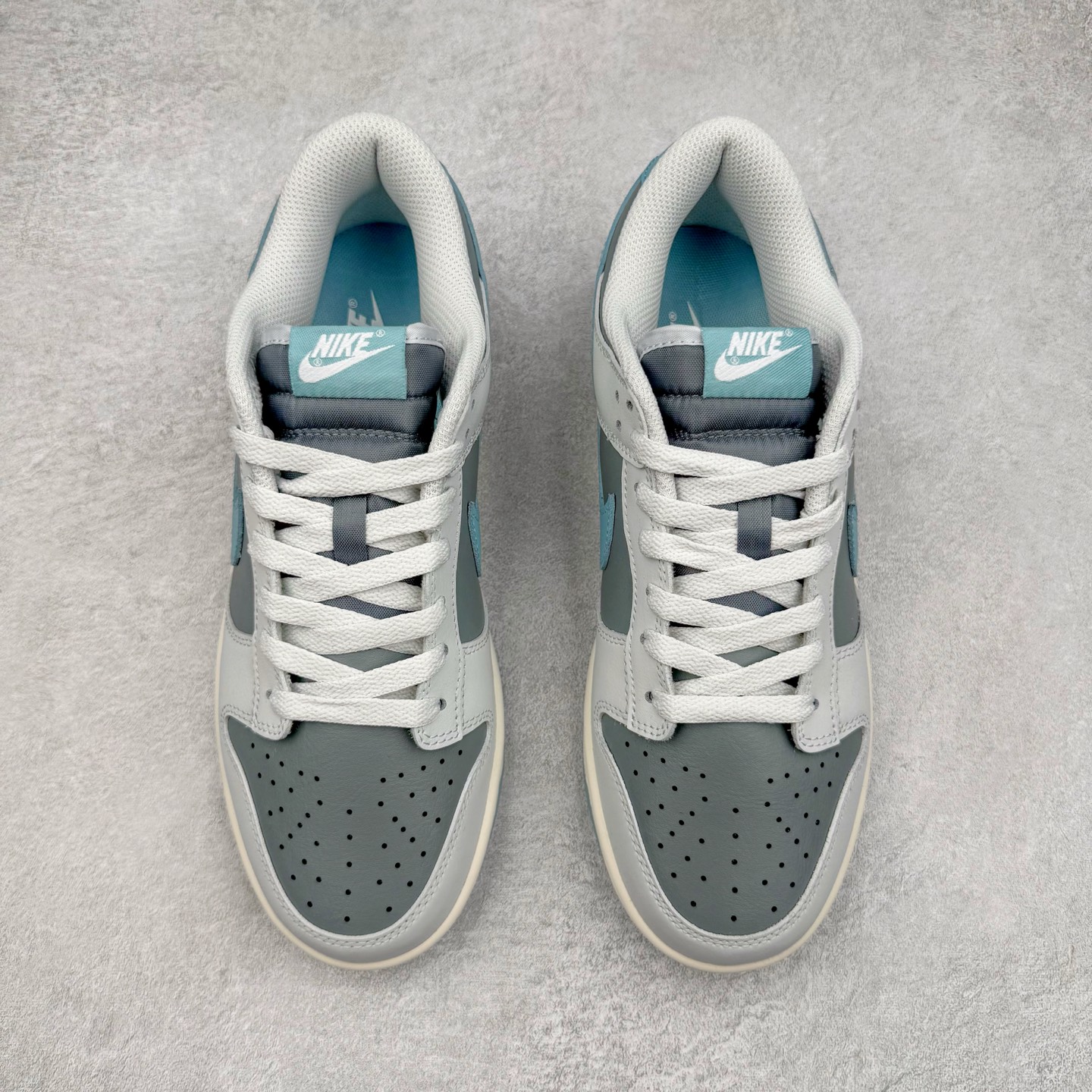 图片[2]-＃YC纯原 NK Dunk Low 蓝灰 HF5441-001 实力大厂出品 新配色陆续开发 利润个位数只为口碑 全套原纸板楦头开发 确保原汁原味 完美呈现DUNK版型 一比一鞋头弧度高度鞋身弧度 此版本只针对中端市场 皮料材质有所更替 其他数据细节工艺流程均保持一致 绝不口嗨 细节品控鞋型随意对比 独家私模官方第六代原厂航空铝磨具打磨大底 鞋头坡度极致还原 无解鞋型 原盒原配 圈内天花板工艺 原厂玻璃冲刀 超高清洁度 全鞋零毛边皮料切割 原厂中底布点胶 中底布拉帮走线遵循公司 尺码：40 40.5 41 42 42.5 43 44 44.5 45 46-选品中心