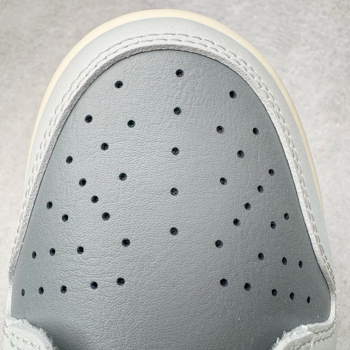 图片[14]-＃YC纯原 NK Dunk Low 蓝灰 HF5441-001 实力大厂出品 新配色陆续开发 利润个位数只为口碑 全套原纸板楦头开发 确保原汁原味 完美呈现DUNK版型 一比一鞋头弧度高度鞋身弧度 此版本只针对中端市场 皮料材质有所更替 其他数据细节工艺流程均保持一致 绝不口嗨 细节品控鞋型随意对比 独家私模官方第六代原厂航空铝磨具打磨大底 鞋头坡度极致还原 无解鞋型 原盒原配 圈内天花板工艺 原厂玻璃冲刀 超高清洁度 全鞋零毛边皮料切割 原厂中底布点胶 中底布拉帮走线遵循公司 尺码：40 40.5 41 42 42.5 43 44 44.5 45 46-选品中心