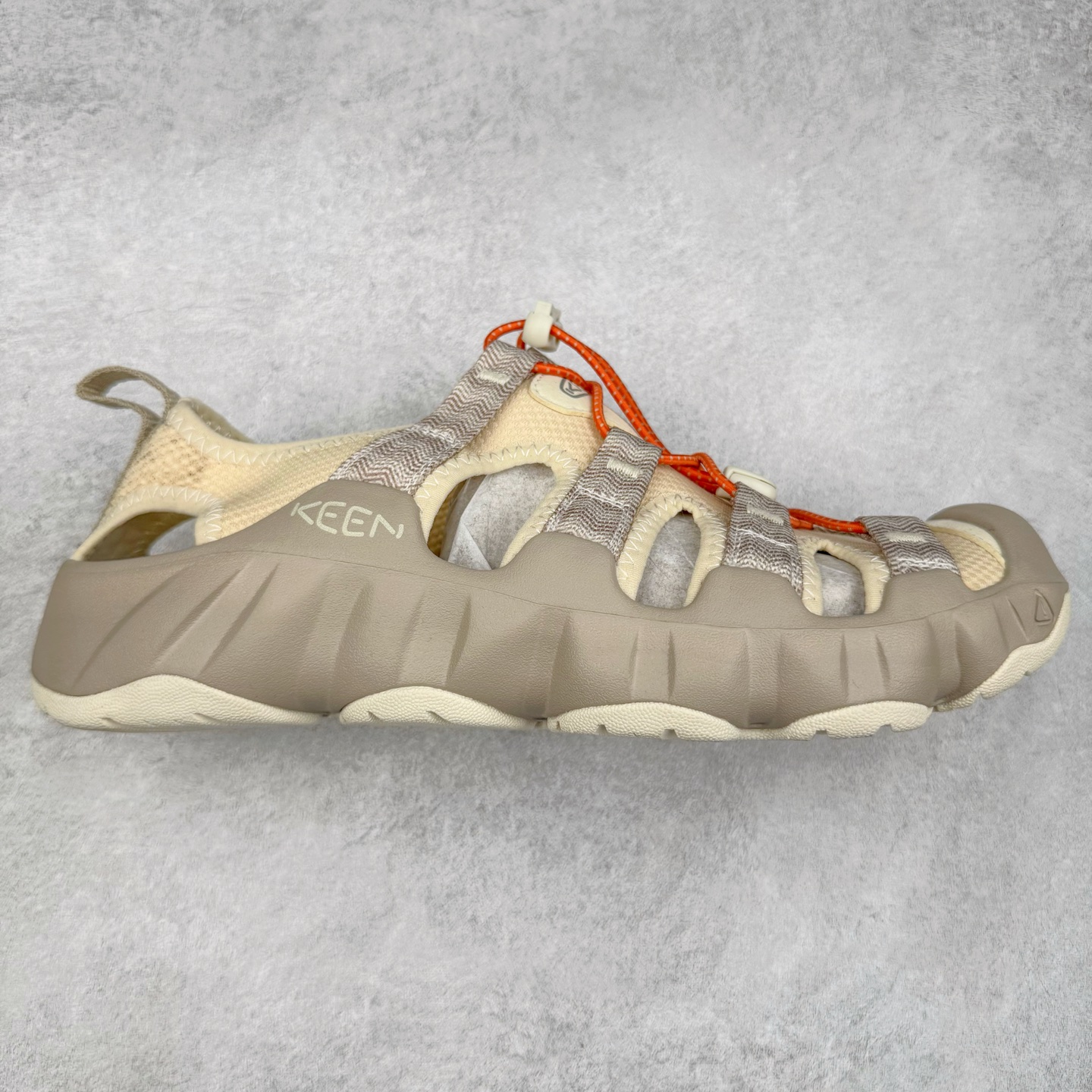 图片[6]-KEEN Hyperport H2 科恩防滑耐磨低帮户外功能鞋溯溪鞋凉鞋 KEEN诞生于2003年的美国人气户外品牌，以一双“保护脚趾”且能涉足水域的户外凉鞋NEWPORT诞生为契机，开启原创制鞋之路。KEEN相信，天空之下即是户外，因为户外不一定是极具挑战性的独自冒险，也可以是与朋友、家人和宠物一同分享外面的世界。同时，KEEN从诞生之初便始终贯彻环保制鞋的理念，不断创造出优秀的原创奇履。脚踏实地，致力向善。我们想和世界产生更多交集为世界减少更多负担，和你趣户外、趣做自己、趣环保让地球和生活都变得更美好。尺码：36 36.5 37.5 38 38.5 39 40 40.5 41 42 42.5 43 44 44.5 45-选品中心