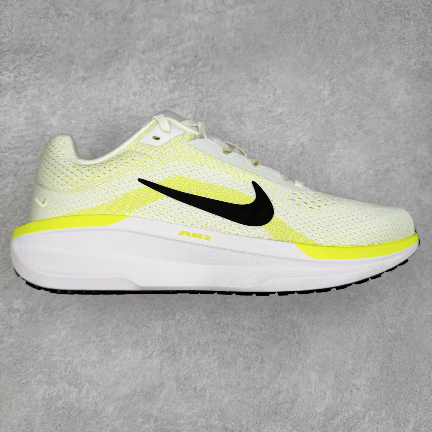 ＃TG纯原 NK Winflo 11 舒适轻便低帮休闲跑步鞋 独家渠道 市面未流通批次 奥莱直播间499 599一样的东西 碾压市面现存所有版本 公司一样的东西 超值回馈 帮你省钱 拥有 Zoom Air 一如既往的稳定感和流畅感 鞋面采用工程网眼设计 为特定高热区域营造出色透气性 进一步增加鞋面的穿孔数量 让足部能够快速散热 中足搭配 Flywire 飞线 在高速运动时营造舒适稳定的贴合感 内置Zoon气垫加持 动力十足 尺码：36 36.5 37.5 38 38.5 39 40 40.5 41 42 42.5 43 44 44.5 45-选品中心