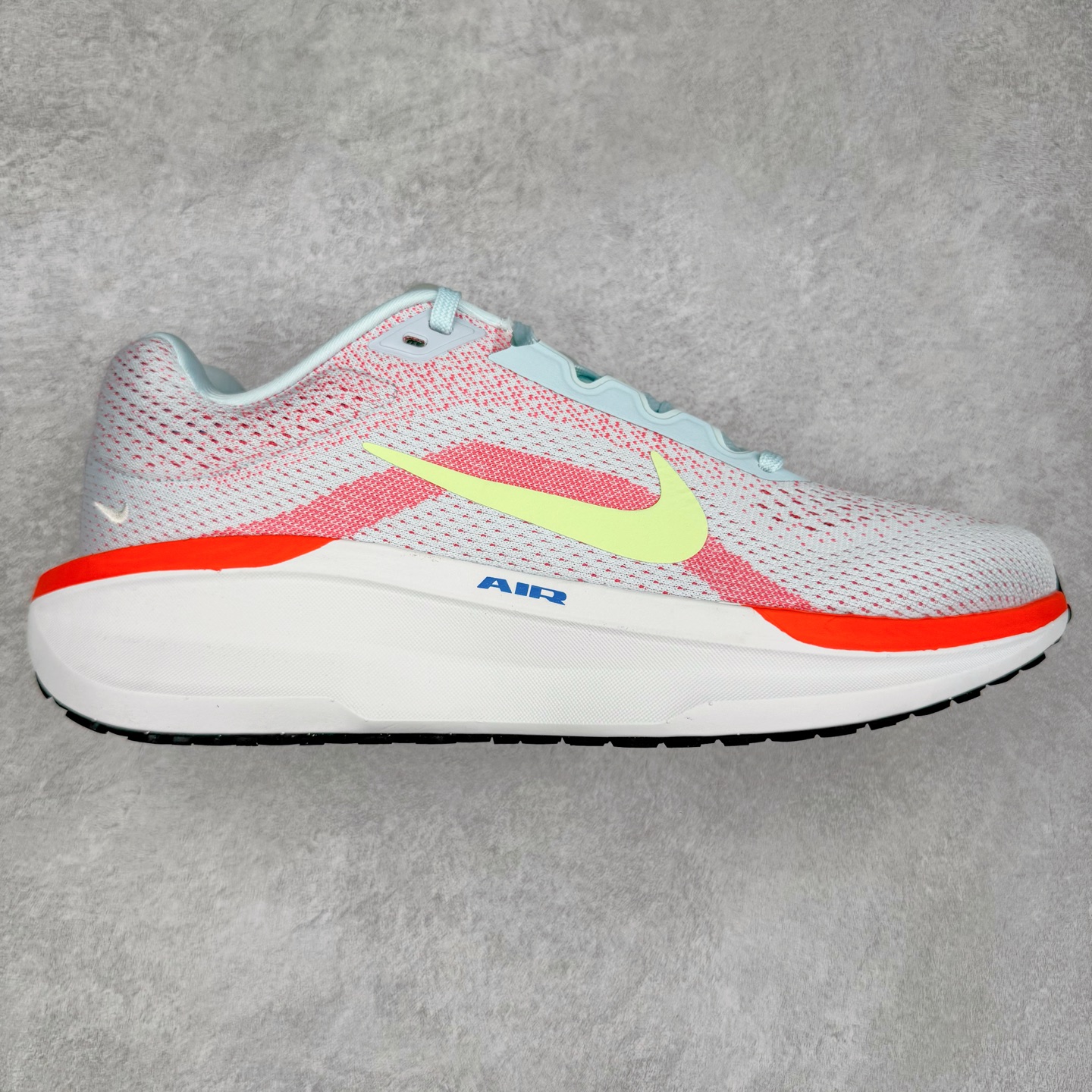 ＃TG纯原 NK Winflo 11 舒适轻便低帮休闲跑步鞋 独家渠道 市面未流通批次 奥莱直播间499 599一样的东西 碾压市面现存所有版本 公司一样的东西 超值回馈 帮你省钱 拥有 Zoom Air 一如既往的稳定感和流畅感 鞋面采用工程网眼设计 为特定高热区域营造出色透气性 进一步增加鞋面的穿孔数量 让足部能够快速散热 中足搭配 Flywire 飞线 在高速运动时营造舒适稳定的贴合感 内置Zoon气垫加持 动力十足 尺码：36 36.5 37.5 38 38.5 39 40 40.5 41 42 42.5 43 44 44.5 45-选品中心