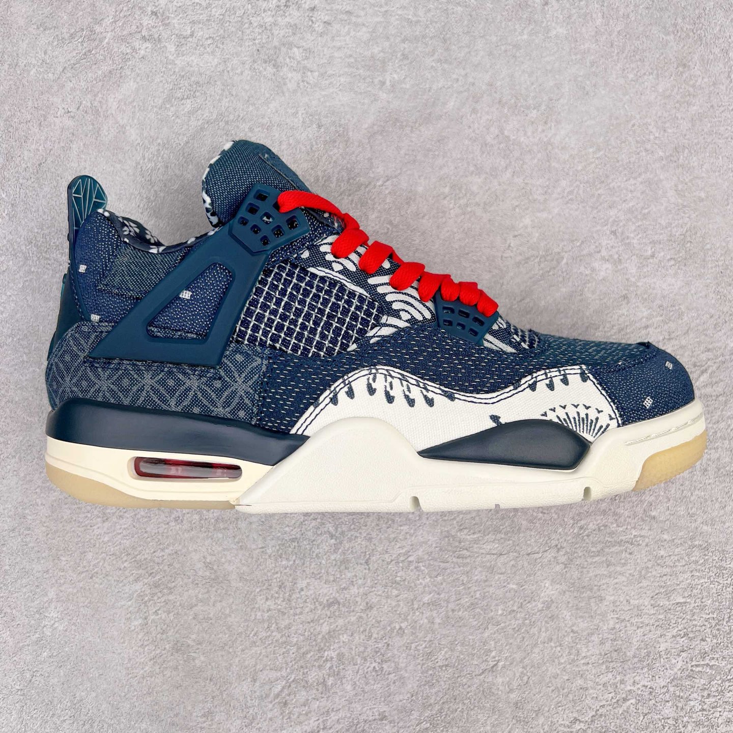 图片[11]-＃PB版 福利特价 Air Jordan AJ4 Retro 耗时半年巨作 全套原纸板楦头开发 调试30余版 确保原汁原味完美呈现四代版型 一比一鞋头弧度高度趴度鞋身弧度 此版本只针对中端市场 皮料材质有所更替 其他数据细节工艺流程均保持公司一致 细节品控鞋型随意秒杀市面3XX 4XX 原厂TPU网格鞋带扣 正确内里网布 菱角分明不变形无多余毛边 柔软性质感一致于原鞋 原厂织唛标 原厂飞人电绣工艺 独家绑鞋带手法 印刷中底布 四线拉帮 米色美纹纸贴合固定 进口港宝加持 后跟自然饱满 全鞋荧光划线卡点 追求极致完美 每一双都是工艺品 多重QC质检 超越公司货的品控标准 实实在在的免检产品 尺码：40 40.5 41 42 42.5 43 44 44.5 45 46 47.5-选品中心