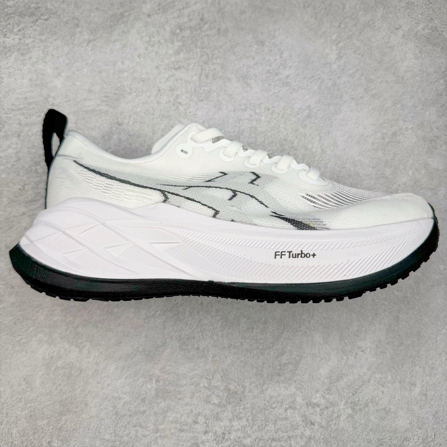 图片[2]-Asics Superblast 2 舒适百搭防滑耐磨低帮跑步鞋 ASICS（亚瑟士）是日本实业家鬼冢喜八郎创立的跑鞋运动品牌，名字想法源自著名的拉丁谚语“AnimaSana In Corpore Sano” ，意为“健全的精神寓于强健的体魄”。正如其名字的含义，ASICS亚瑟士一直坚信保持身体的健康与活力是打造健康快乐的生活方式的最佳途径。亚瑟士的跑鞋、篮球鞋等系列集专业与美貌于一身，拥有极高的热度。2016年，ASICS在“2016年日本最佳全球品牌”排行榜名列第17名。尺码：36 37.5 38 39 40 40.5 41.5 42 42.5 43.5 44 45-选品中心