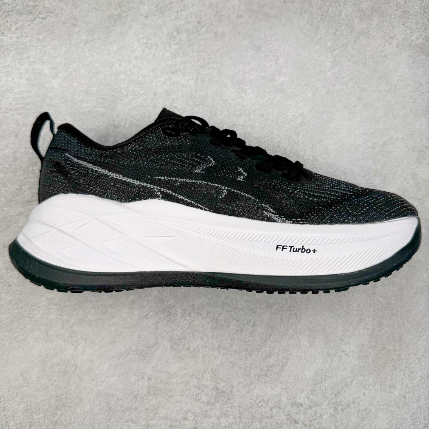 图片[3]-Asics Superblast 2 舒适百搭防滑耐磨低帮跑步鞋 ASICS（亚瑟士）是日本实业家鬼冢喜八郎创立的跑鞋运动品牌，名字想法源自著名的拉丁谚语“AnimaSana In Corpore Sano” ，意为“健全的精神寓于强健的体魄”。正如其名字的含义，ASICS亚瑟士一直坚信保持身体的健康与活力是打造健康快乐的生活方式的最佳途径。亚瑟士的跑鞋、篮球鞋等系列集专业与美貌于一身，拥有极高的热度。2016年，ASICS在“2016年日本最佳全球品牌”排行榜名列第17名。尺码：36 37.5 38 39 40 40.5 41.5 42 42.5 43.5 44 45-选品中心