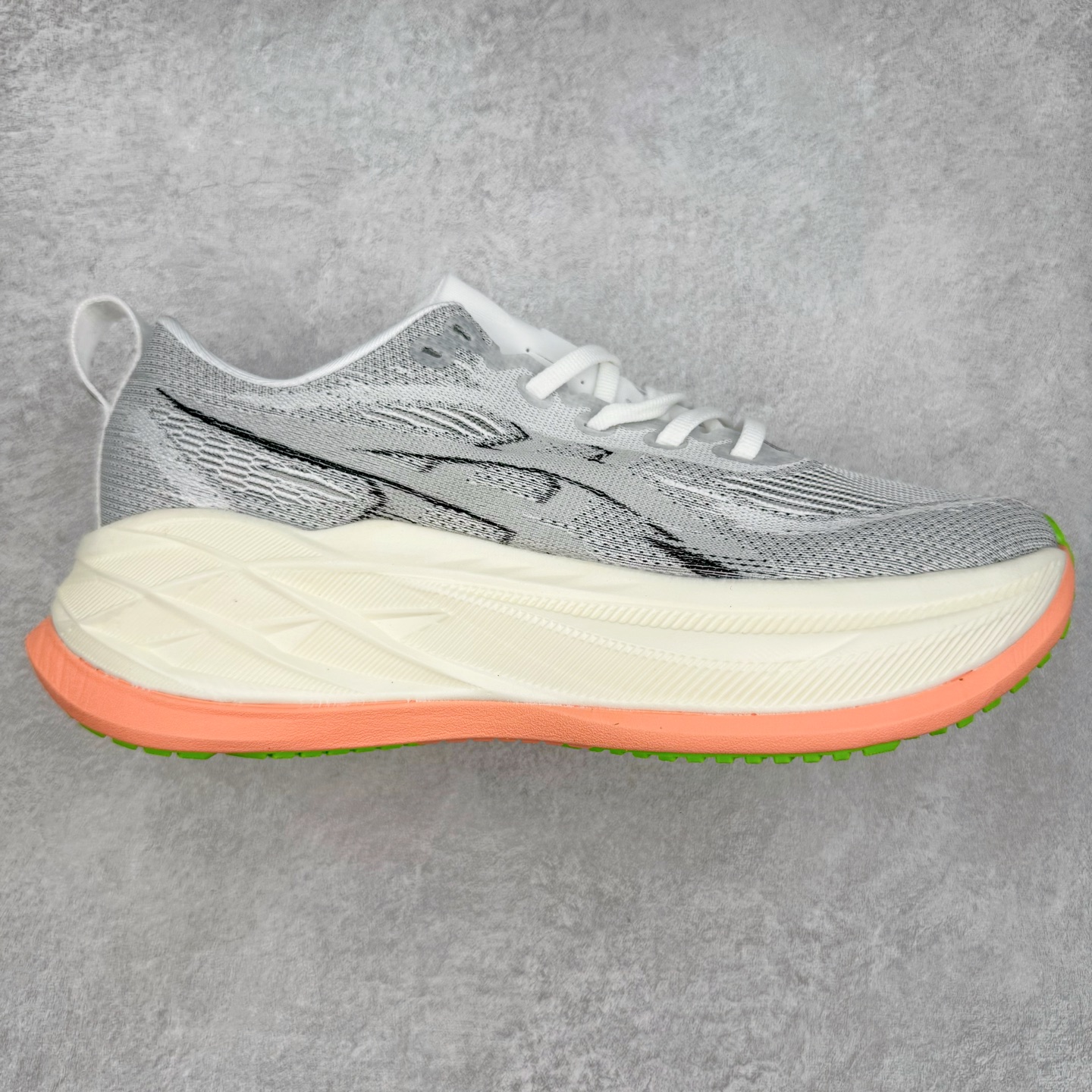 图片[6]-Asics Superblast 2 舒适百搭防滑耐磨低帮跑步鞋 ASICS（亚瑟士）是日本实业家鬼冢喜八郎创立的跑鞋运动品牌，名字想法源自著名的拉丁谚语“AnimaSana In Corpore Sano” ，意为“健全的精神寓于强健的体魄”。正如其名字的含义，ASICS亚瑟士一直坚信保持身体的健康与活力是打造健康快乐的生活方式的最佳途径。亚瑟士的跑鞋、篮球鞋等系列集专业与美貌于一身，拥有极高的热度。2016年，ASICS在“2016年日本最佳全球品牌”排行榜名列第17名。尺码：36 37.5 38 39 40 40.5 41.5 42 42.5 43.5 44 45-选品中心