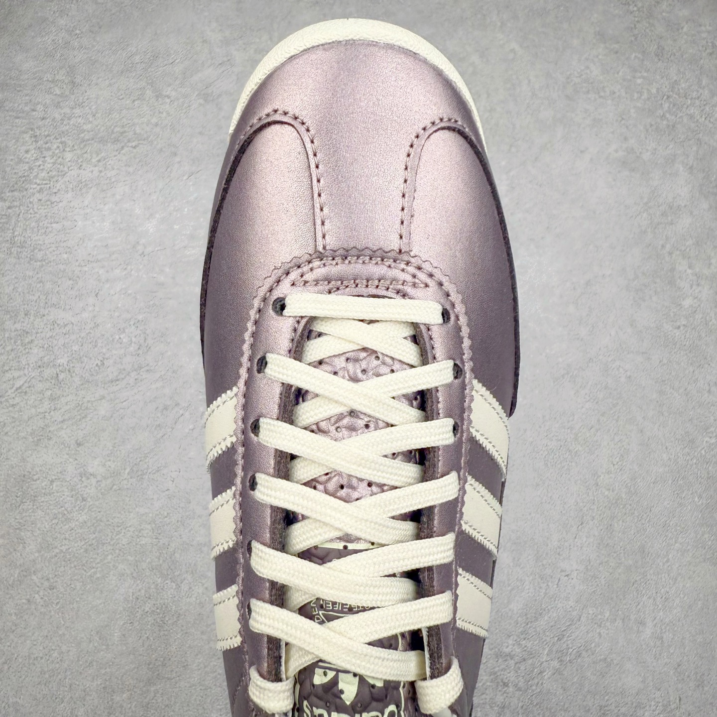 图片[4]-＃HP纯原 AD Wmns SL72 OG 系列德训足球风百搭低帮休闲运动板鞋 JH6463 采用高弹EVA+MODEL+RB三层组合底 区别市面RB一体大底 三层组合鞋底重量与原鞋一致 Originals 将有「T 头鞋」造型的诞生于 1972 年的 SL72 鞋款复刻带回 各位买鞋又有新选择了 1972 年 SL72 问世后 引领了后来阿迪达斯的跑鞋发展方向 其中「SL」代表了 Super Light 彰显了产品轻便的特性 1972 年 SL72 问世后 引领了后来阿迪达斯的跑鞋发展方向 其中「SL」代表了 Super Light 彰显了产品轻便的特性 这次 Originals 延续其轻质经典的基因 带来男女两款 SL72 男生款带来 SL72 RS 鞋型 RS 意为 Reshaped（重塑）鞋款在保留了经典的外观基础上 在尼龙材质里增加了填充物 使鞋型更加挺立和饱满 鞋头则更加圆润 鞋底的 EVA 材质则增加了鞋款的高度 女生款则带来 SL72 OG W 鞋型 OG 顾名思义则是致敬经典款式 相较于 RS（Reshaped）鞋款 鞋身更加纤细 其整体鞋身轮廓、线条、细节、材质上尊崇 70 年代 SL72 的设计 还原经典味道 尺码：36 36⅔ 37⅓ 38 38⅔ 39⅓ 40 40⅔ 41⅓ 42 42⅔ 43⅓ 44 44⅔ 45-选品中心