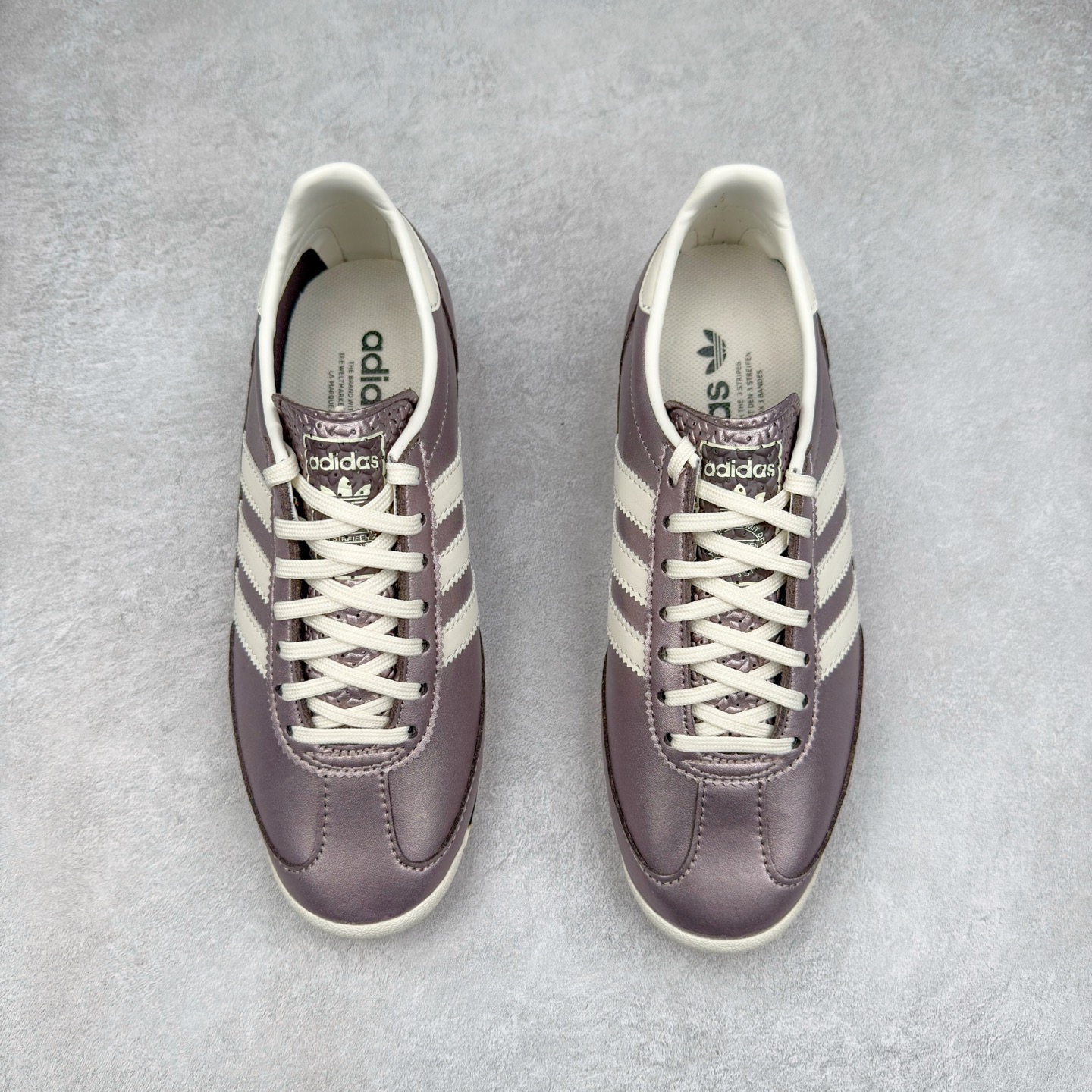 图片[2]-＃HP纯原 AD Wmns SL72 OG 系列德训足球风百搭低帮休闲运动板鞋 JH6463 采用高弹EVA+MODEL+RB三层组合底 区别市面RB一体大底 三层组合鞋底重量与原鞋一致 Originals 将有「T 头鞋」造型的诞生于 1972 年的 SL72 鞋款复刻带回 各位买鞋又有新选择了 1972 年 SL72 问世后 引领了后来阿迪达斯的跑鞋发展方向 其中「SL」代表了 Super Light 彰显了产品轻便的特性 1972 年 SL72 问世后 引领了后来阿迪达斯的跑鞋发展方向 其中「SL」代表了 Super Light 彰显了产品轻便的特性 这次 Originals 延续其轻质经典的基因 带来男女两款 SL72 男生款带来 SL72 RS 鞋型 RS 意为 Reshaped（重塑）鞋款在保留了经典的外观基础上 在尼龙材质里增加了填充物 使鞋型更加挺立和饱满 鞋头则更加圆润 鞋底的 EVA 材质则增加了鞋款的高度 女生款则带来 SL72 OG W 鞋型 OG 顾名思义则是致敬经典款式 相较于 RS（Reshaped）鞋款 鞋身更加纤细 其整体鞋身轮廓、线条、细节、材质上尊崇 70 年代 SL72 的设计 还原经典味道 尺码：36 36⅔ 37⅓ 38 38⅔ 39⅓ 40 40⅔ 41⅓ 42 42⅔ 43⅓ 44 44⅔ 45-选品中心