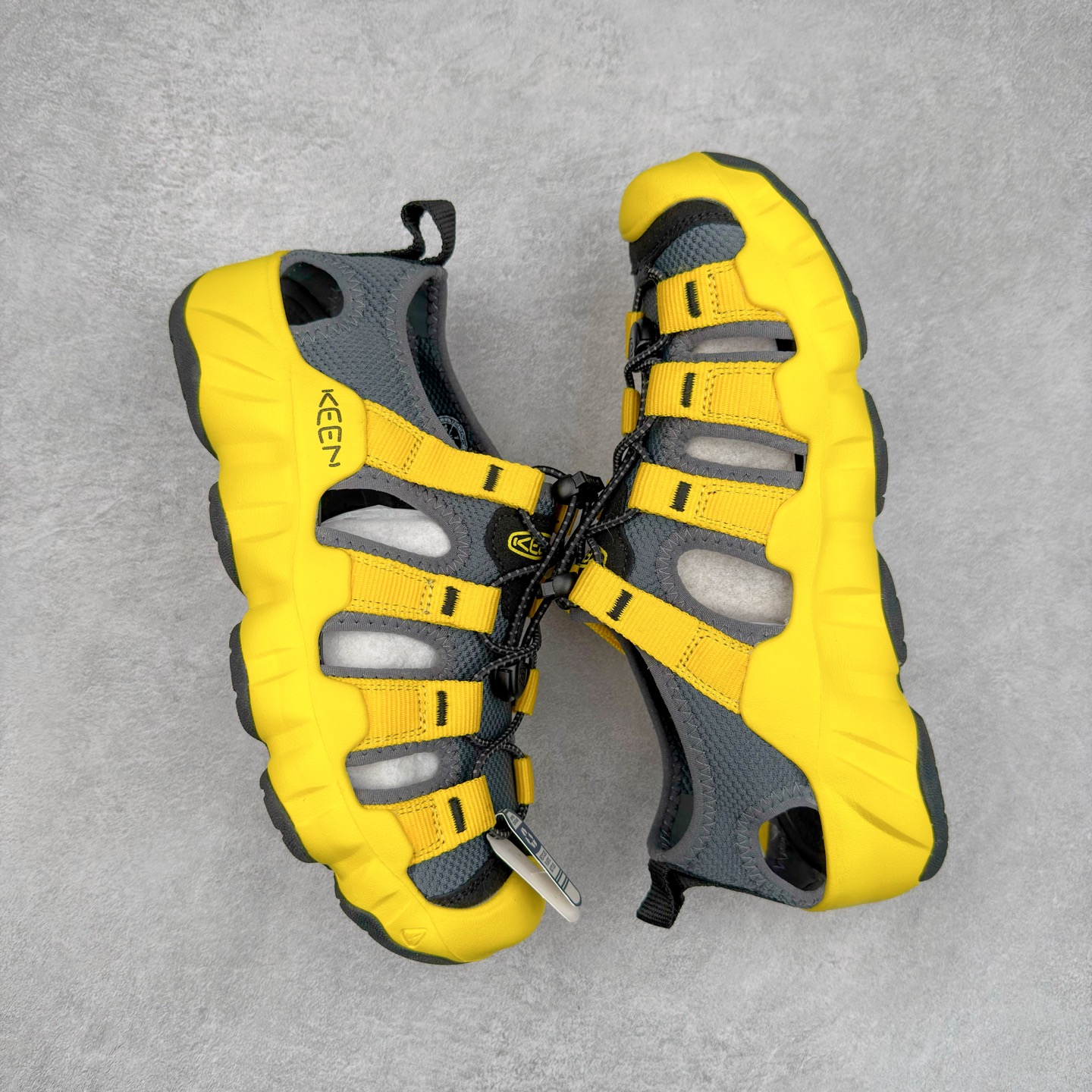 图片[3]-KEEN Hyperport H2 科恩防滑耐磨低帮户外功能鞋溯溪鞋凉鞋 KEEN诞生于2003年的美国人气户外品牌，以一双“保护脚趾”且能涉足水域的户外凉鞋NEWPORT诞生为契机，开启原创制鞋之路。KEEN相信，天空之下即是户外，因为户外不一定是极具挑战性的独自冒险，也可以是与朋友、家人和宠物一同分享外面的世界。同时，KEEN从诞生之初便始终贯彻环保制鞋的理念，不断创造出优秀的原创奇履。脚踏实地，致力向善。我们想和世界产生更多交集为世界减少更多负担，和你趣户外、趣做自己、趣环保让地球和生活都变得更美好。尺码：36 36.5 37.5 38 38.5 39 40 40.5 41 42 42.5 43 44 44.5 45-选品中心