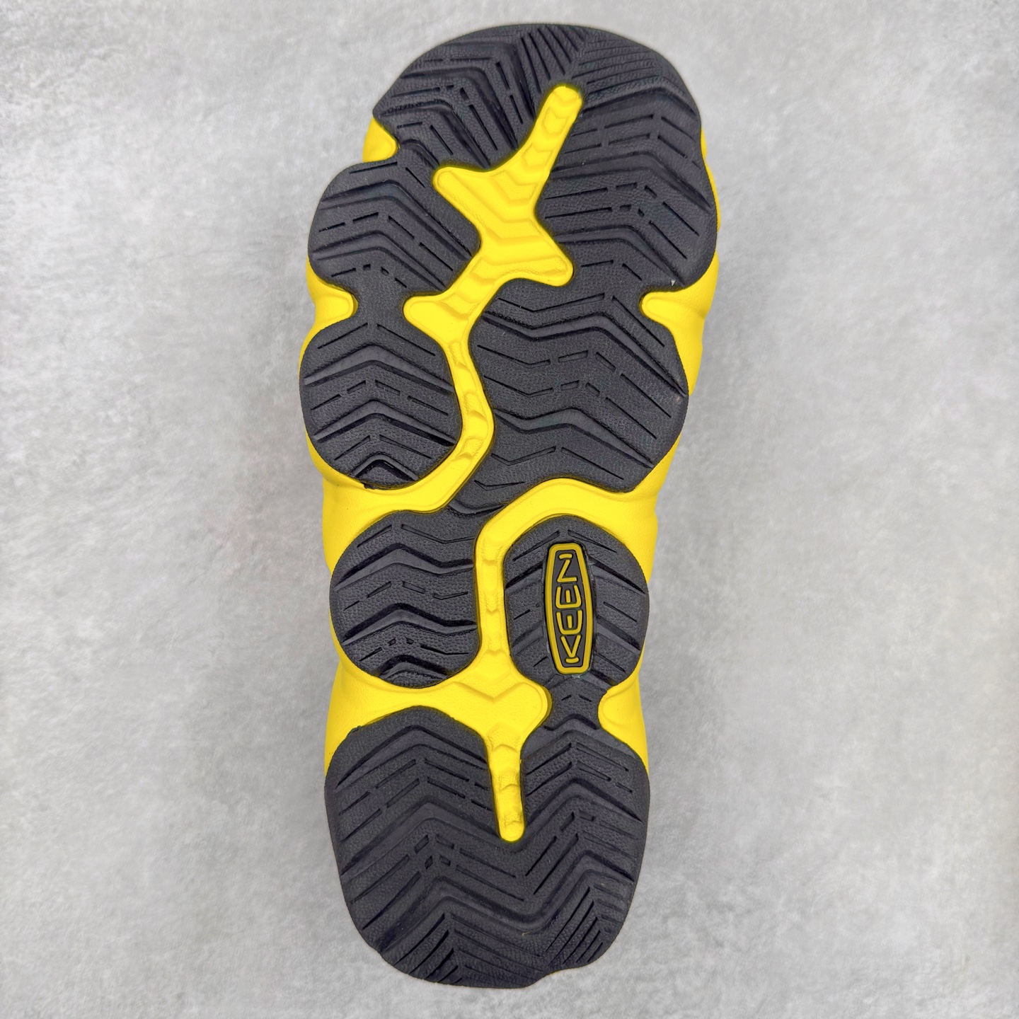 图片[9]-KEEN Hyperport H2 科恩防滑耐磨低帮户外功能鞋溯溪鞋凉鞋 KEEN诞生于2003年的美国人气户外品牌，以一双“保护脚趾”且能涉足水域的户外凉鞋NEWPORT诞生为契机，开启原创制鞋之路。KEEN相信，天空之下即是户外，因为户外不一定是极具挑战性的独自冒险，也可以是与朋友、家人和宠物一同分享外面的世界。同时，KEEN从诞生之初便始终贯彻环保制鞋的理念，不断创造出优秀的原创奇履。脚踏实地，致力向善。我们想和世界产生更多交集为世界减少更多负担，和你趣户外、趣做自己、趣环保让地球和生活都变得更美好。尺码：36 36.5 37.5 38 38.5 39 40 40.5 41 42 42.5 43 44 44.5 45-选品中心