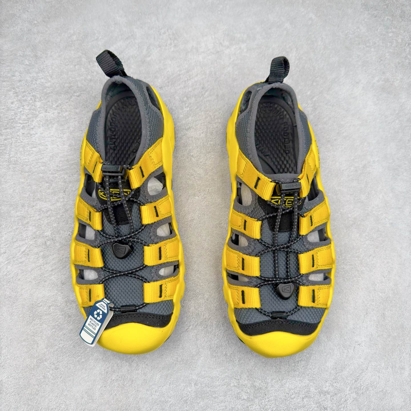 图片[2]-KEEN Hyperport H2 科恩防滑耐磨低帮户外功能鞋溯溪鞋凉鞋 KEEN诞生于2003年的美国人气户外品牌，以一双“保护脚趾”且能涉足水域的户外凉鞋NEWPORT诞生为契机，开启原创制鞋之路。KEEN相信，天空之下即是户外，因为户外不一定是极具挑战性的独自冒险，也可以是与朋友、家人和宠物一同分享外面的世界。同时，KEEN从诞生之初便始终贯彻环保制鞋的理念，不断创造出优秀的原创奇履。脚踏实地，致力向善。我们想和世界产生更多交集为世界减少更多负担，和你趣户外、趣做自己、趣环保让地球和生活都变得更美好。尺码：36 36.5 37.5 38 38.5 39 40 40.5 41 42 42.5 43 44 44.5 45-选品中心