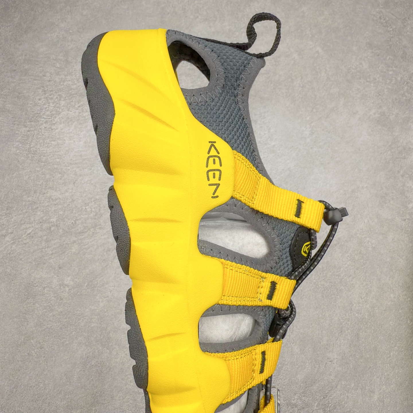 图片[6]-KEEN Hyperport H2 科恩防滑耐磨低帮户外功能鞋溯溪鞋凉鞋 KEEN诞生于2003年的美国人气户外品牌，以一双“保护脚趾”且能涉足水域的户外凉鞋NEWPORT诞生为契机，开启原创制鞋之路。KEEN相信，天空之下即是户外，因为户外不一定是极具挑战性的独自冒险，也可以是与朋友、家人和宠物一同分享外面的世界。同时，KEEN从诞生之初便始终贯彻环保制鞋的理念，不断创造出优秀的原创奇履。脚踏实地，致力向善。我们想和世界产生更多交集为世界减少更多负担，和你趣户外、趣做自己、趣环保让地球和生活都变得更美好。尺码：36 36.5 37.5 38 38.5 39 40 40.5 41 42 42.5 43 44 44.5 45-选品中心