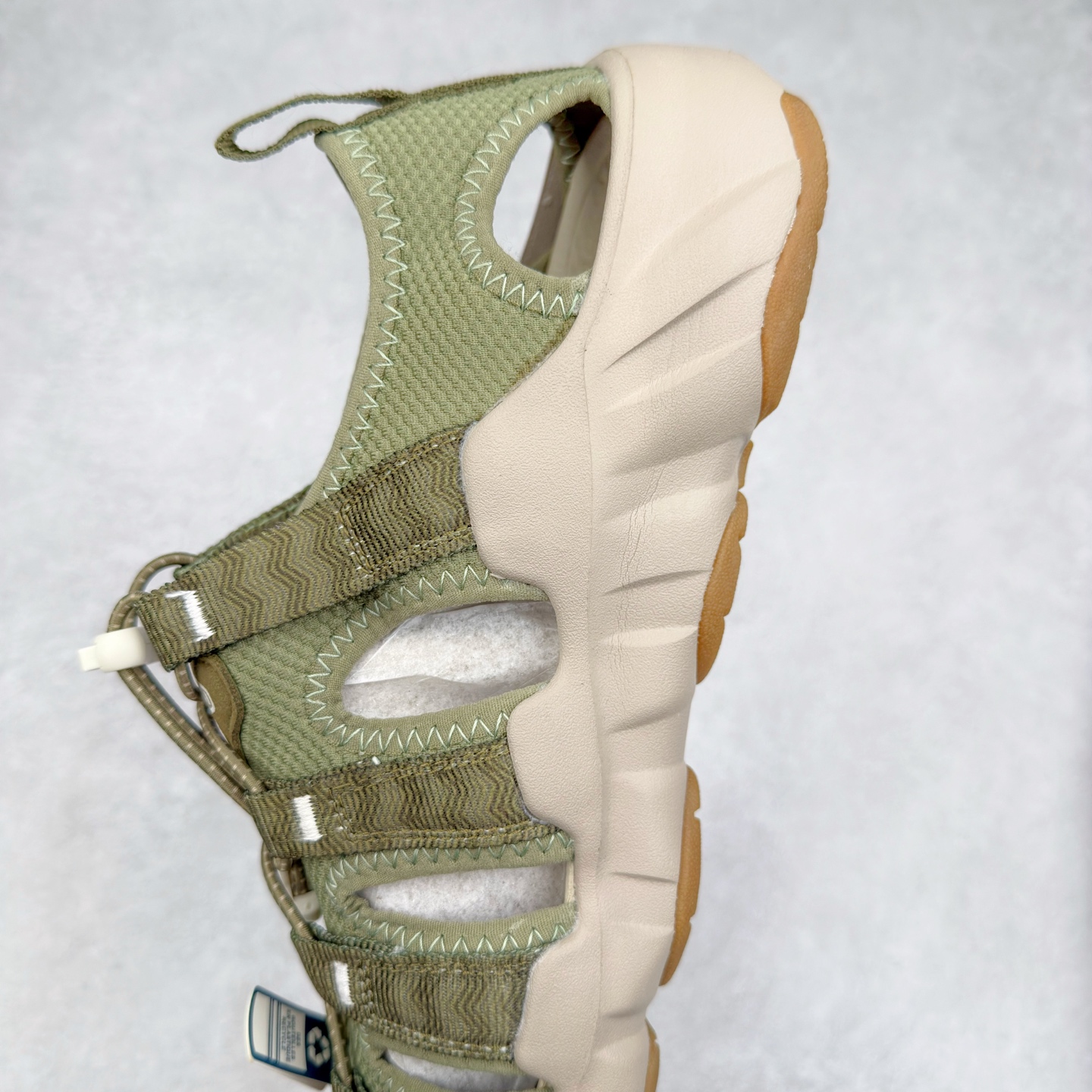 图片[7]-KEEN Hyperport H2 科恩防滑耐磨低帮户外功能鞋溯溪鞋凉鞋 KEEN诞生于2003年的美国人气户外品牌，以一双“保护脚趾”且能涉足水域的户外凉鞋NEWPORT诞生为契机，开启原创制鞋之路。KEEN相信，天空之下即是户外，因为户外不一定是极具挑战性的独自冒险，也可以是与朋友、家人和宠物一同分享外面的世界。同时，KEEN从诞生之初便始终贯彻环保制鞋的理念，不断创造出优秀的原创奇履。脚踏实地，致力向善。我们想和世界产生更多交集为世界减少更多负担，和你趣户外、趣做自己、趣环保让地球和生活都变得更美好。尺码：36 36.5 37.5 38 38.5 39 40 40.5 41 42 42.5 43 44 44.5 45-选品中心