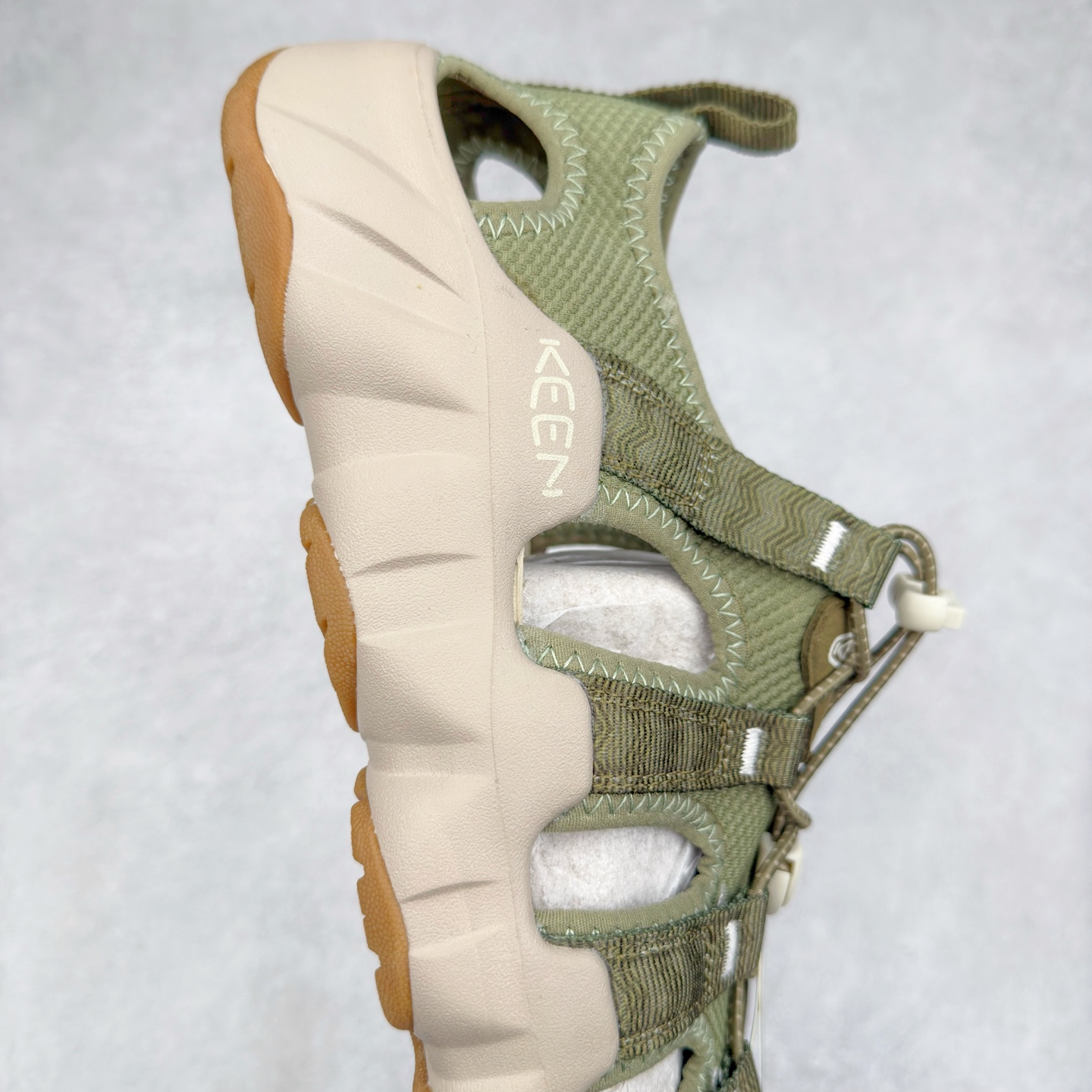 图片[6]-KEEN Hyperport H2 科恩防滑耐磨低帮户外功能鞋溯溪鞋凉鞋 KEEN诞生于2003年的美国人气户外品牌，以一双“保护脚趾”且能涉足水域的户外凉鞋NEWPORT诞生为契机，开启原创制鞋之路。KEEN相信，天空之下即是户外，因为户外不一定是极具挑战性的独自冒险，也可以是与朋友、家人和宠物一同分享外面的世界。同时，KEEN从诞生之初便始终贯彻环保制鞋的理念，不断创造出优秀的原创奇履。脚踏实地，致力向善。我们想和世界产生更多交集为世界减少更多负担，和你趣户外、趣做自己、趣环保让地球和生活都变得更美好。尺码：36 36.5 37.5 38 38.5 39 40 40.5 41 42 42.5 43 44 44.5 45-选品中心