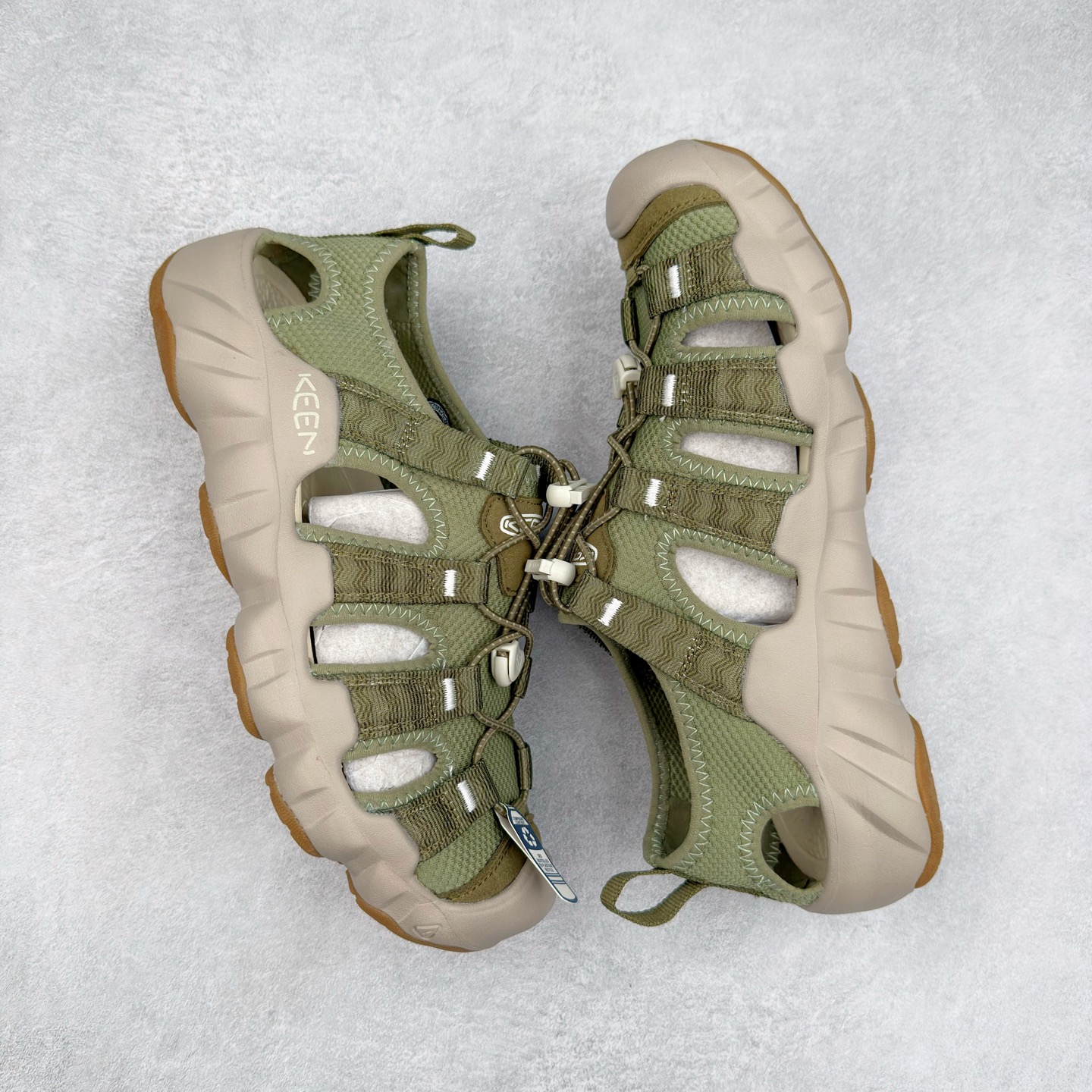 图片[3]-KEEN Hyperport H2 科恩防滑耐磨低帮户外功能鞋溯溪鞋凉鞋 KEEN诞生于2003年的美国人气户外品牌，以一双“保护脚趾”且能涉足水域的户外凉鞋NEWPORT诞生为契机，开启原创制鞋之路。KEEN相信，天空之下即是户外，因为户外不一定是极具挑战性的独自冒险，也可以是与朋友、家人和宠物一同分享外面的世界。同时，KEEN从诞生之初便始终贯彻环保制鞋的理念，不断创造出优秀的原创奇履。脚踏实地，致力向善。我们想和世界产生更多交集为世界减少更多负担，和你趣户外、趣做自己、趣环保让地球和生活都变得更美好。尺码：36 36.5 37.5 38 38.5 39 40 40.5 41 42 42.5 43 44 44.5 45-选品中心