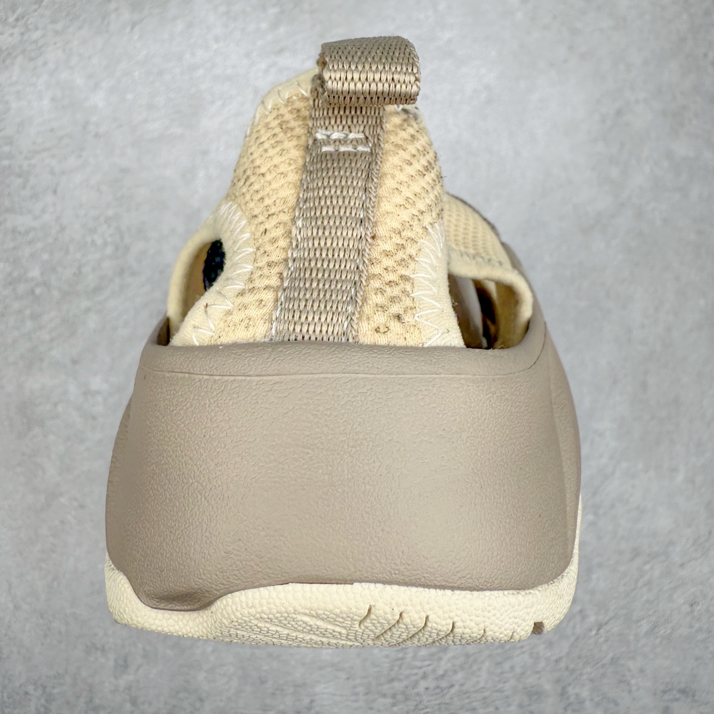 图片[8]-KEEN Hyperport H2 科恩防滑耐磨低帮户外功能鞋溯溪鞋凉鞋 KEEN诞生于2003年的美国人气户外品牌，以一双“保护脚趾”且能涉足水域的户外凉鞋NEWPORT诞生为契机，开启原创制鞋之路。KEEN相信，天空之下即是户外，因为户外不一定是极具挑战性的独自冒险，也可以是与朋友、家人和宠物一同分享外面的世界。同时，KEEN从诞生之初便始终贯彻环保制鞋的理念，不断创造出优秀的原创奇履。脚踏实地，致力向善。我们想和世界产生更多交集为世界减少更多负担，和你趣户外、趣做自己、趣环保让地球和生活都变得更美好。尺码：36 36.5 37.5 38 38.5 39 40 40.5 41 42 42.5 43 44 44.5 45-选品中心