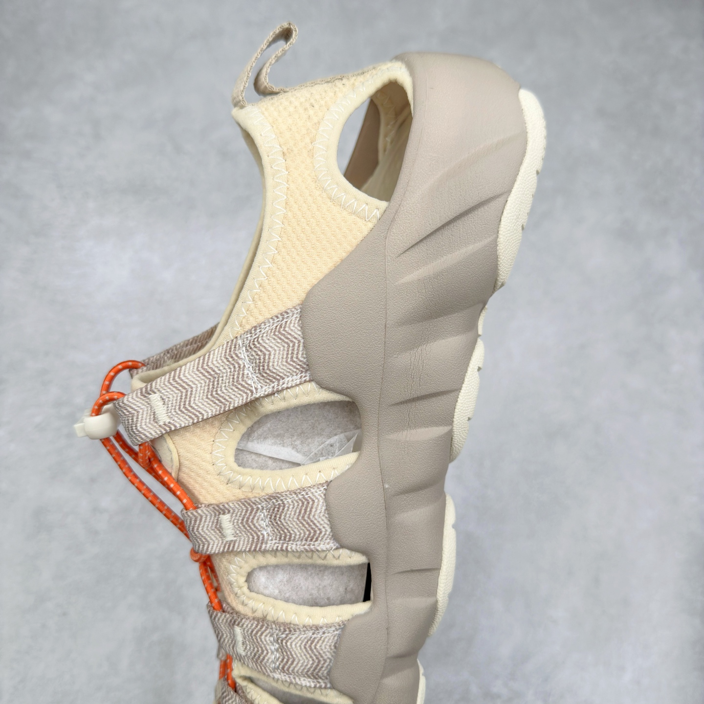 图片[7]-KEEN Hyperport H2 科恩防滑耐磨低帮户外功能鞋溯溪鞋凉鞋 KEEN诞生于2003年的美国人气户外品牌，以一双“保护脚趾”且能涉足水域的户外凉鞋NEWPORT诞生为契机，开启原创制鞋之路。KEEN相信，天空之下即是户外，因为户外不一定是极具挑战性的独自冒险，也可以是与朋友、家人和宠物一同分享外面的世界。同时，KEEN从诞生之初便始终贯彻环保制鞋的理念，不断创造出优秀的原创奇履。脚踏实地，致力向善。我们想和世界产生更多交集为世界减少更多负担，和你趣户外、趣做自己、趣环保让地球和生活都变得更美好。尺码：36 36.5 37.5 38 38.5 39 40 40.5 41 42 42.5 43 44 44.5 45-选品中心